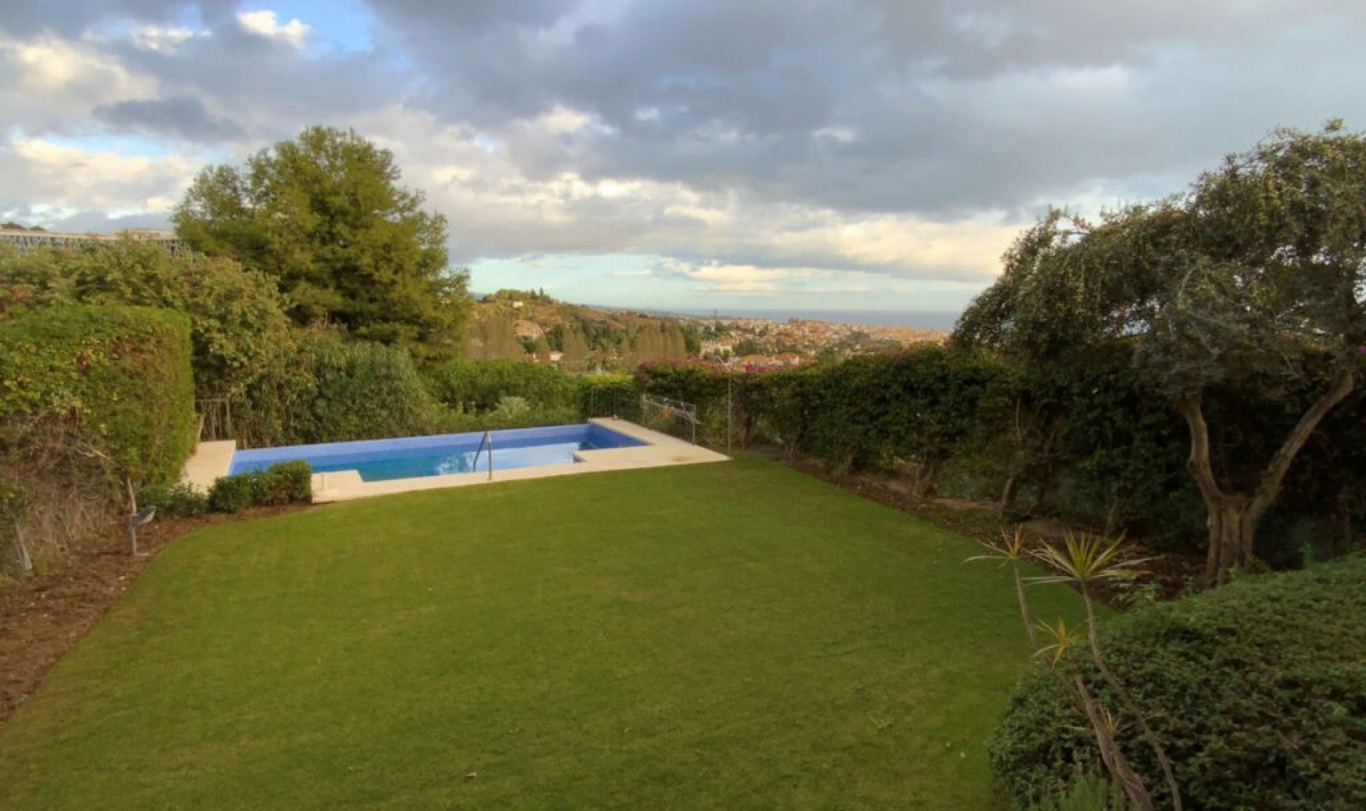 Resale - House -
Marbella