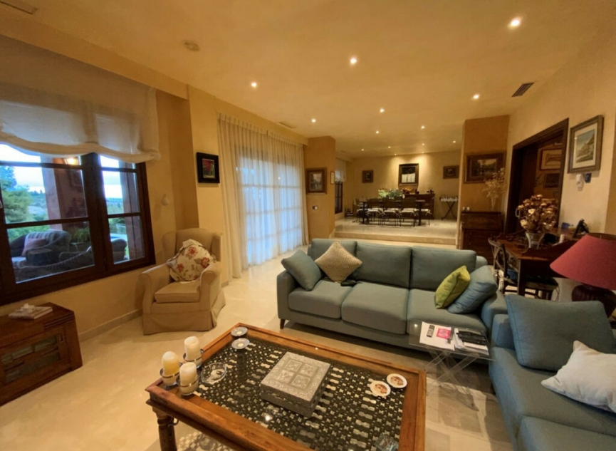 Resale - House -
Marbella