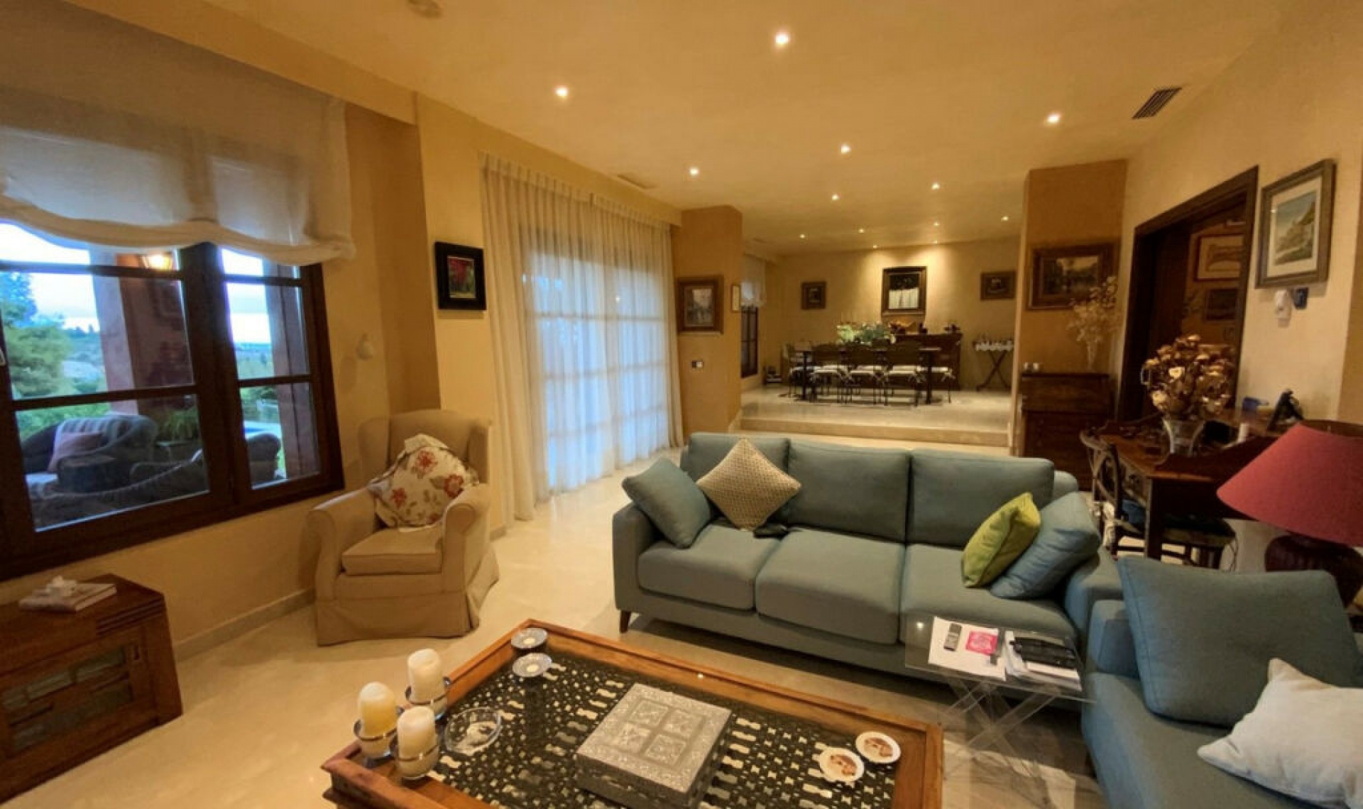 Resale - House -
Marbella