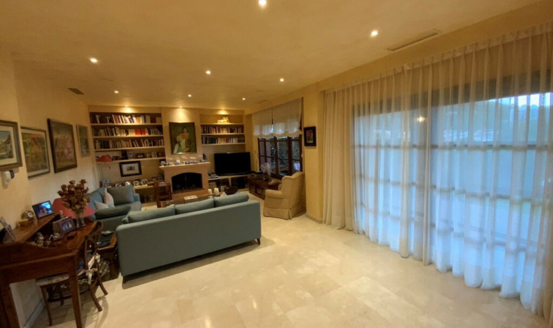 Resale - House -
Marbella