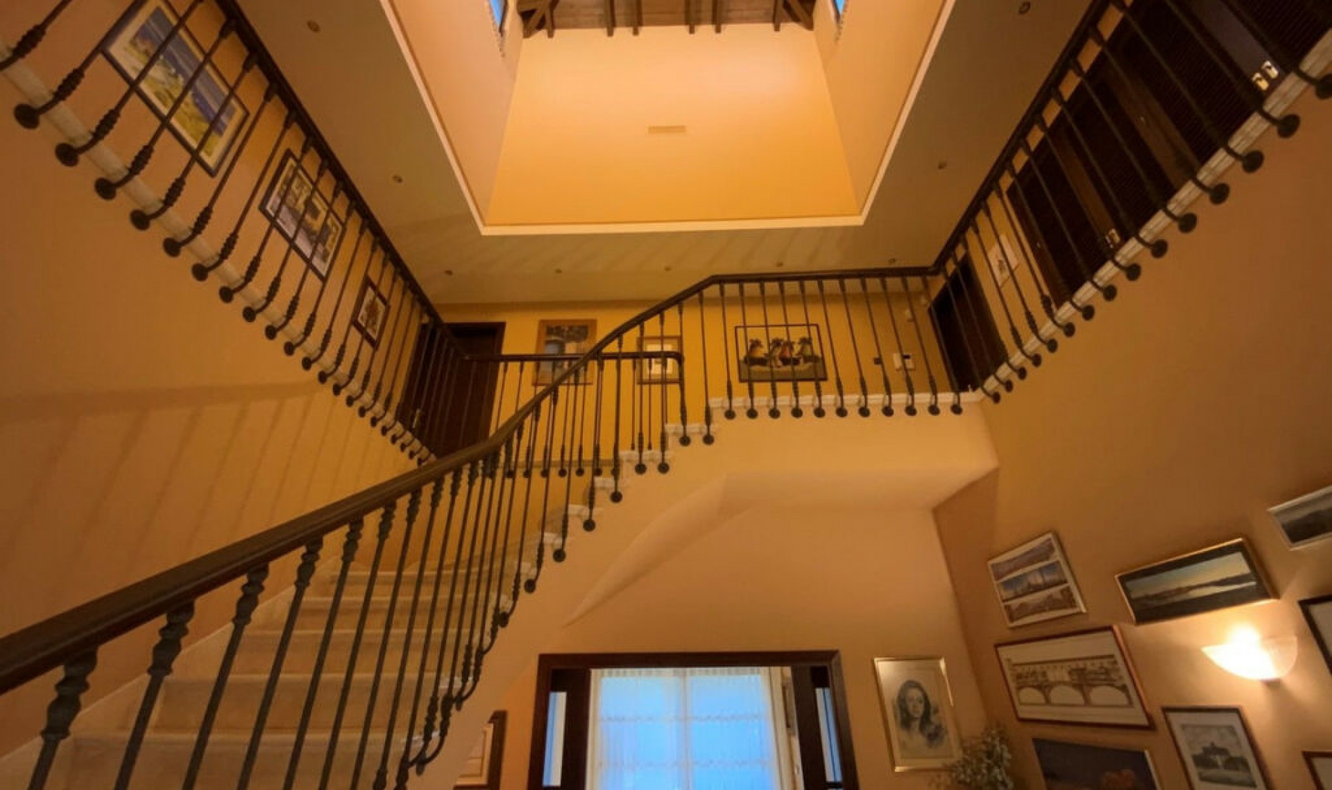 Resale - House -
Marbella