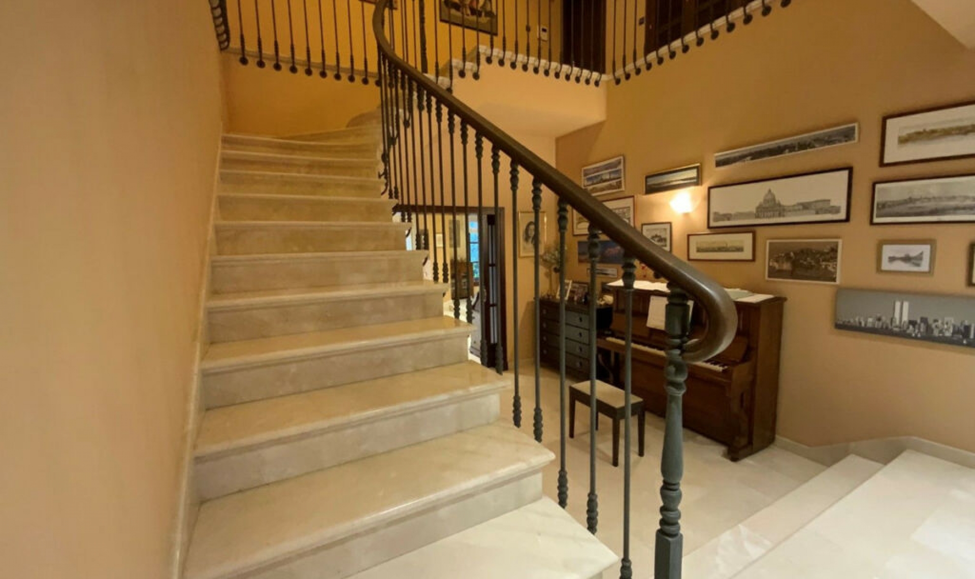 Resale - House -
Marbella