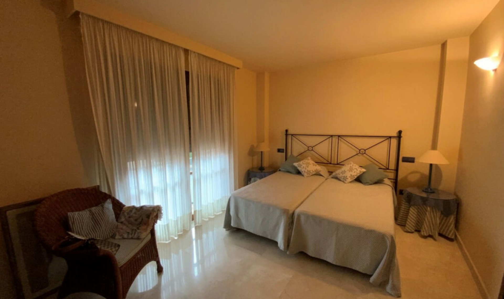 Resale - House -
Marbella