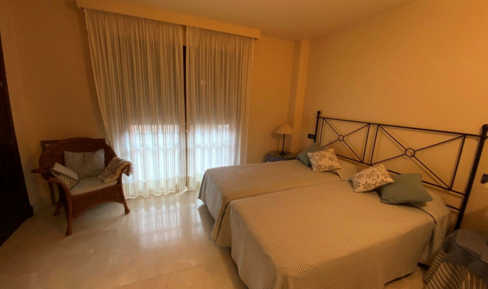 Resale - House -
Marbella