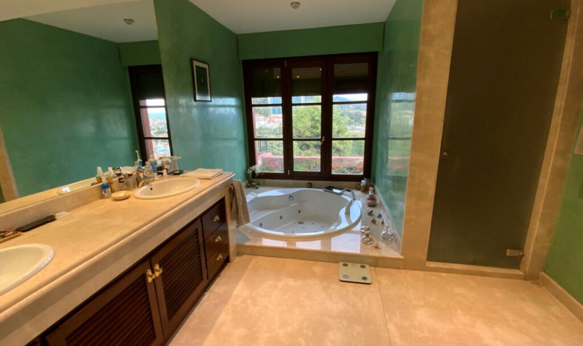 Resale - House -
Marbella