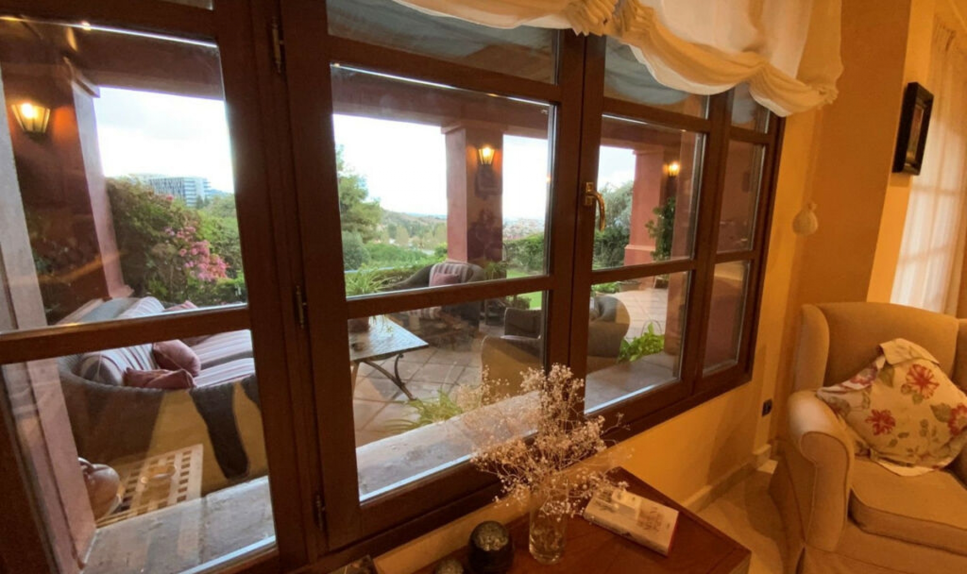 Resale - House -
Marbella