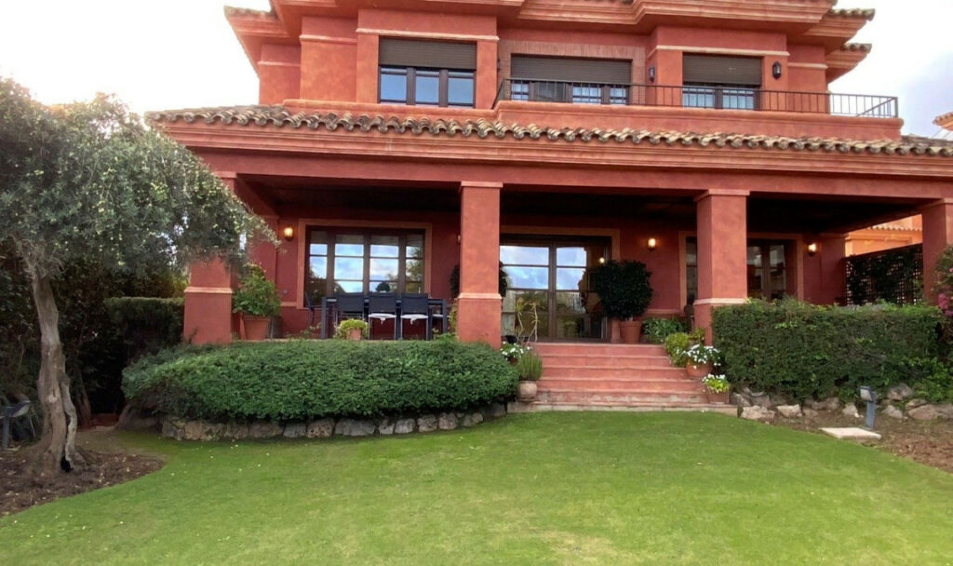Resale - House -
Marbella