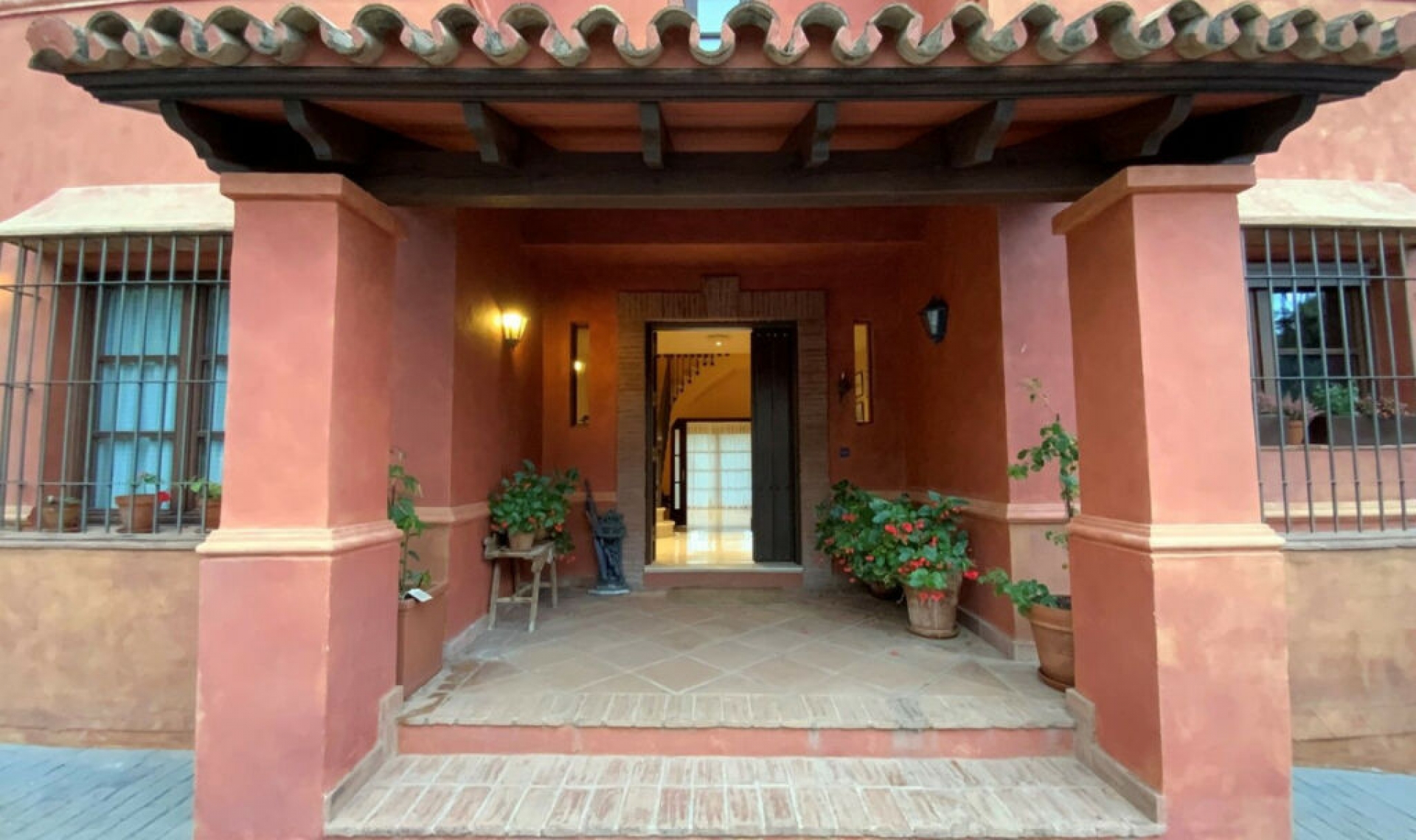 Resale - House -
Marbella