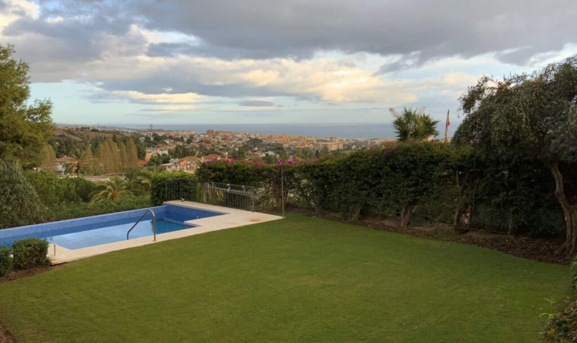 Resale - House -
Marbella