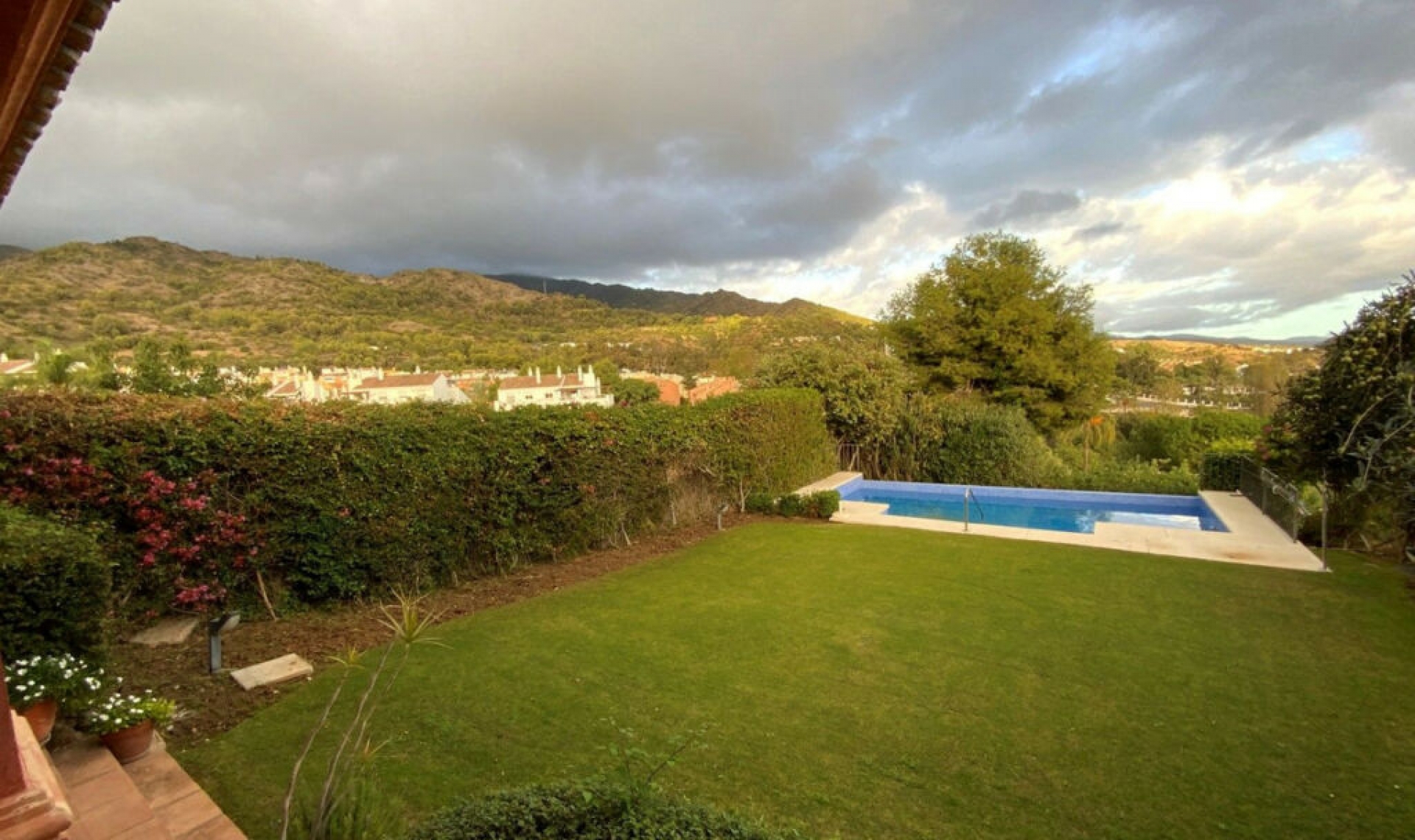 Resale - House -
Marbella