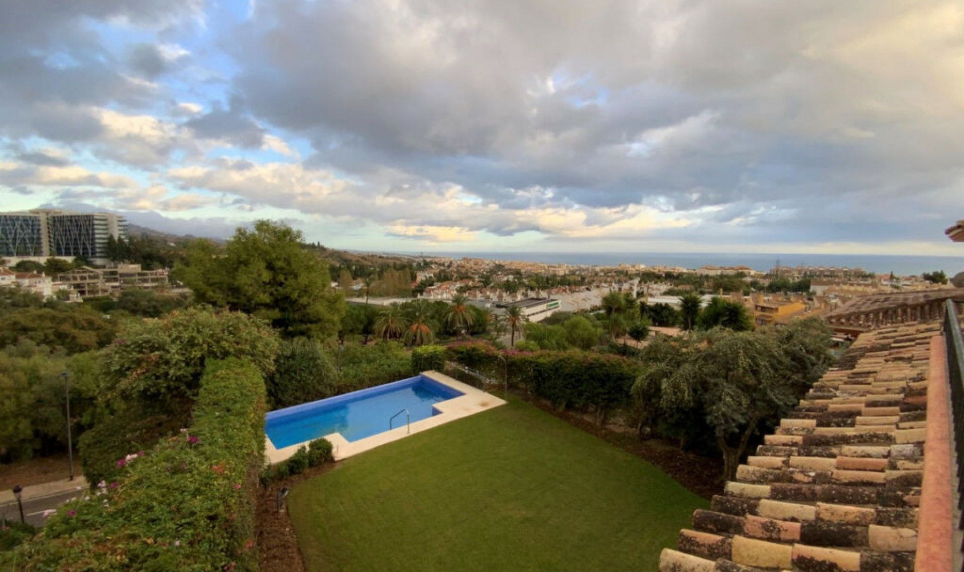 Resale - House -
Marbella