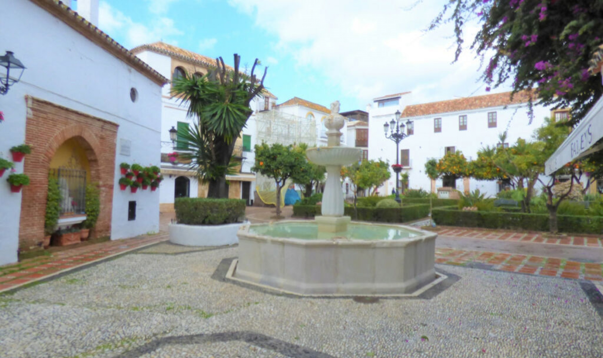 Resale - House -
Marbella