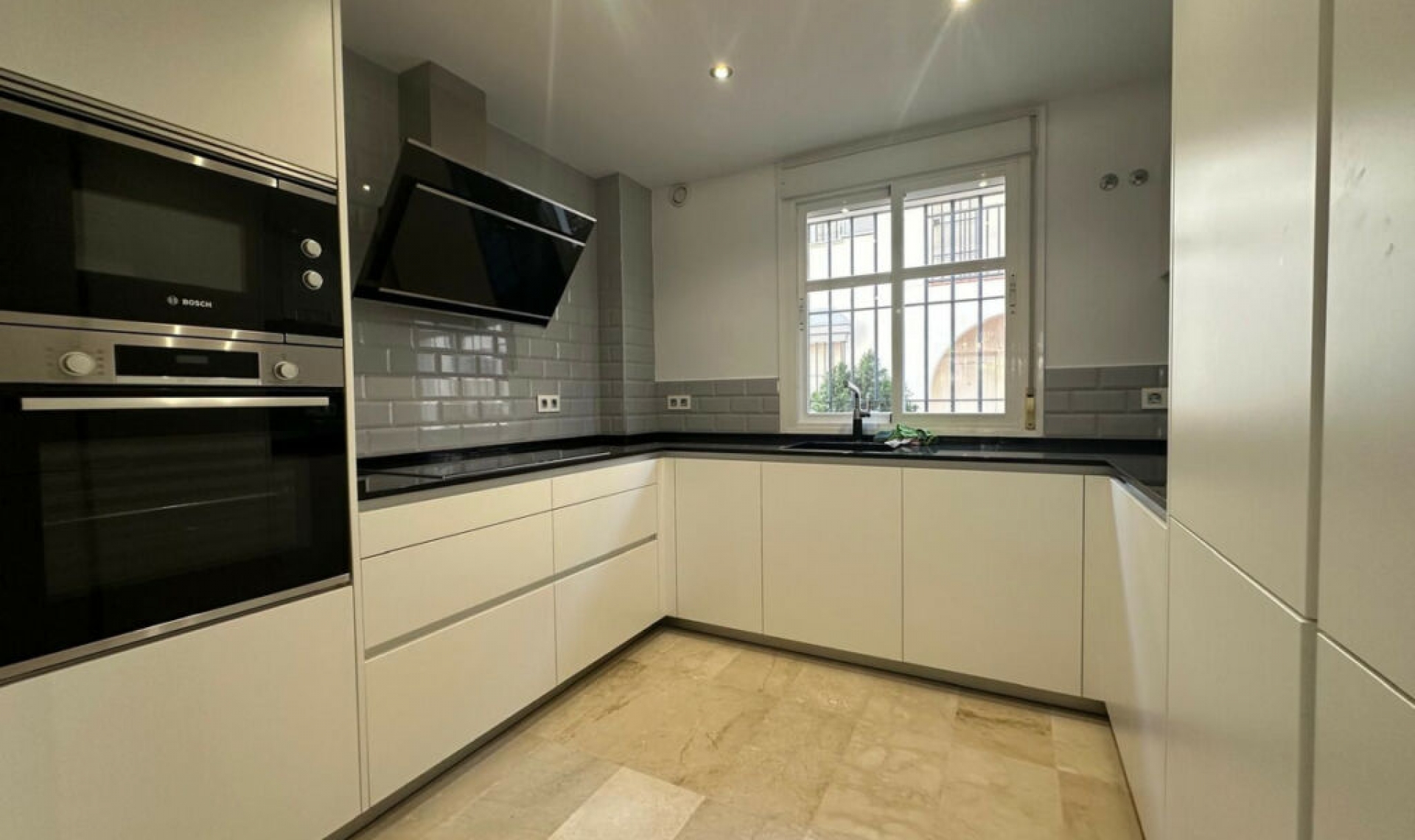 Resale - House -
Marbella