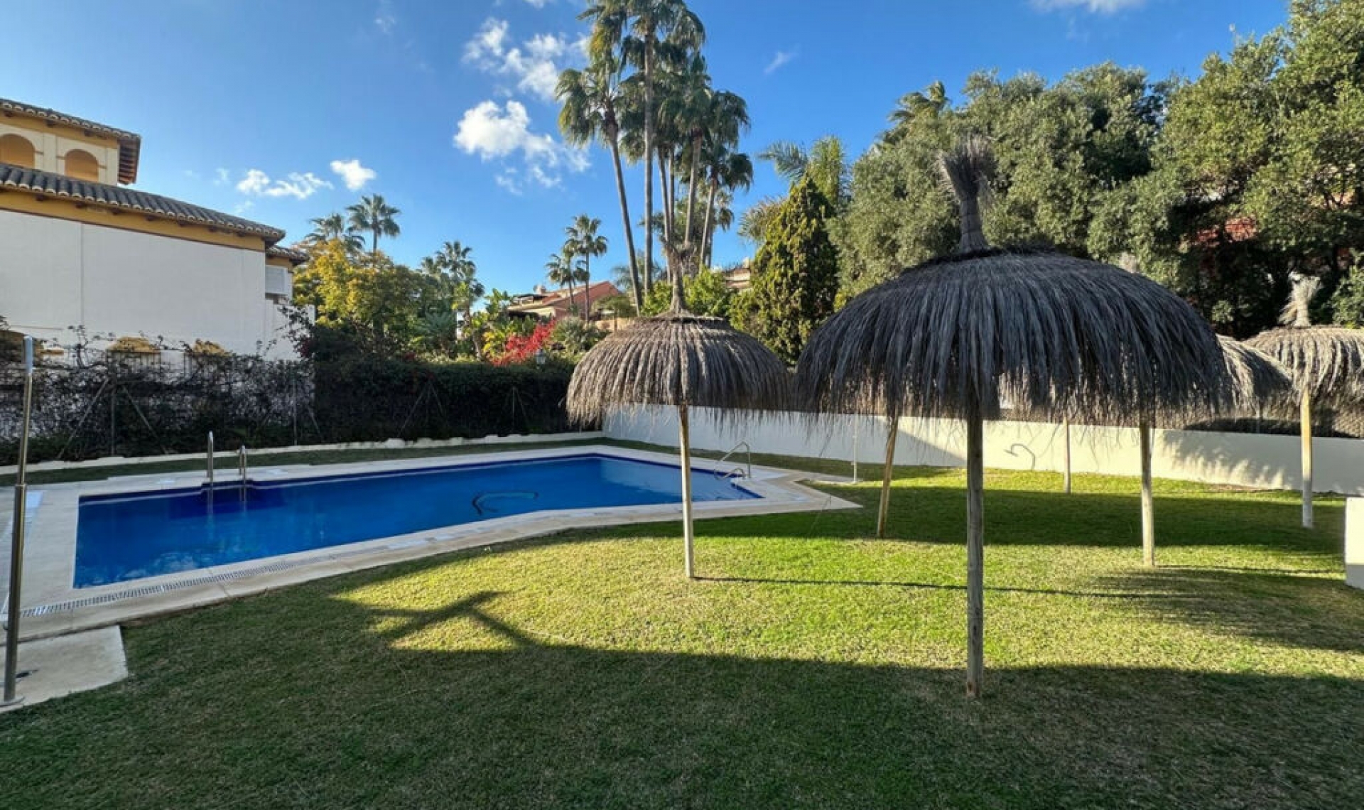 Resale - House -
Marbella