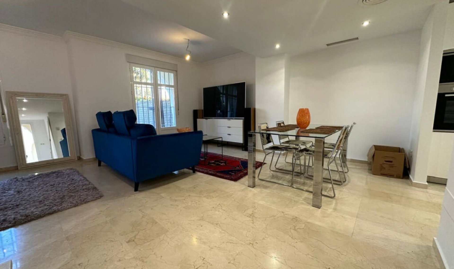 Resale - House -
Marbella