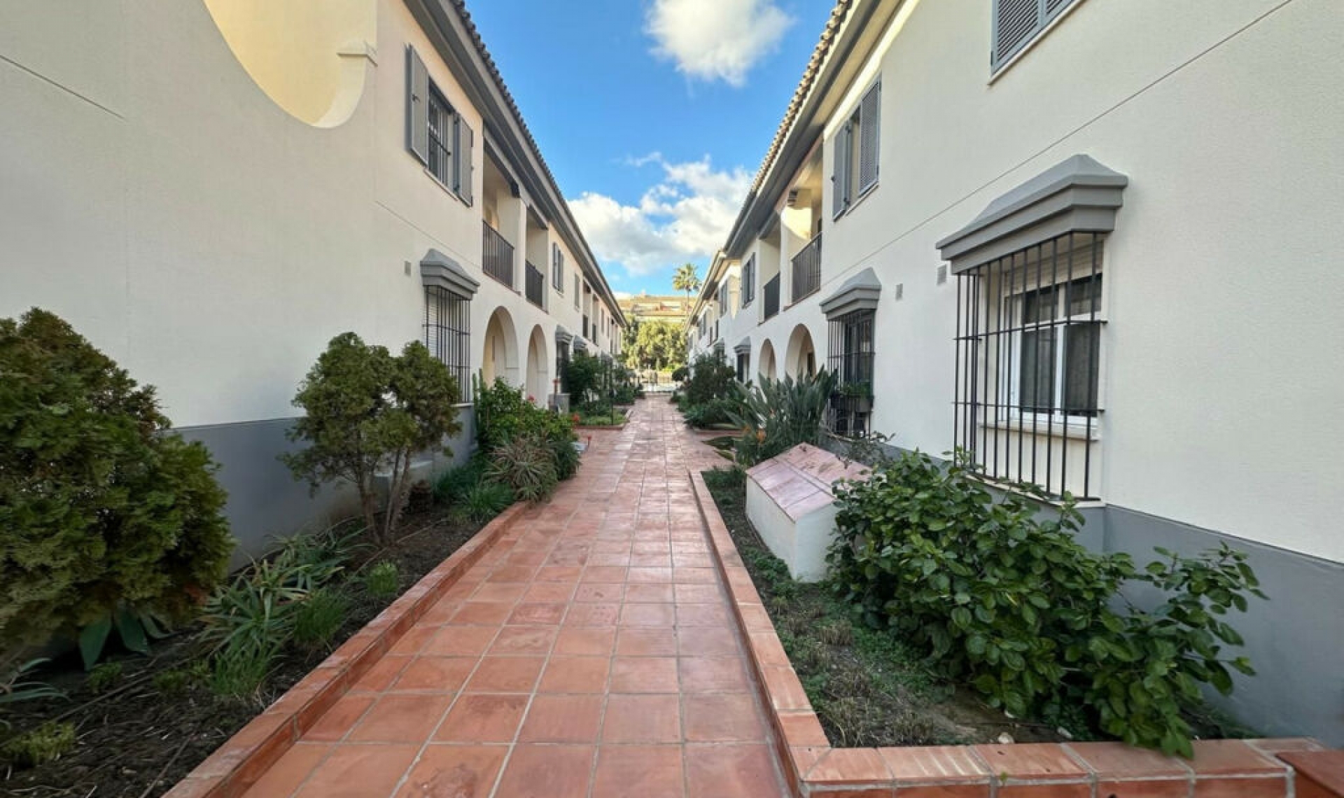 Resale - House -
Marbella