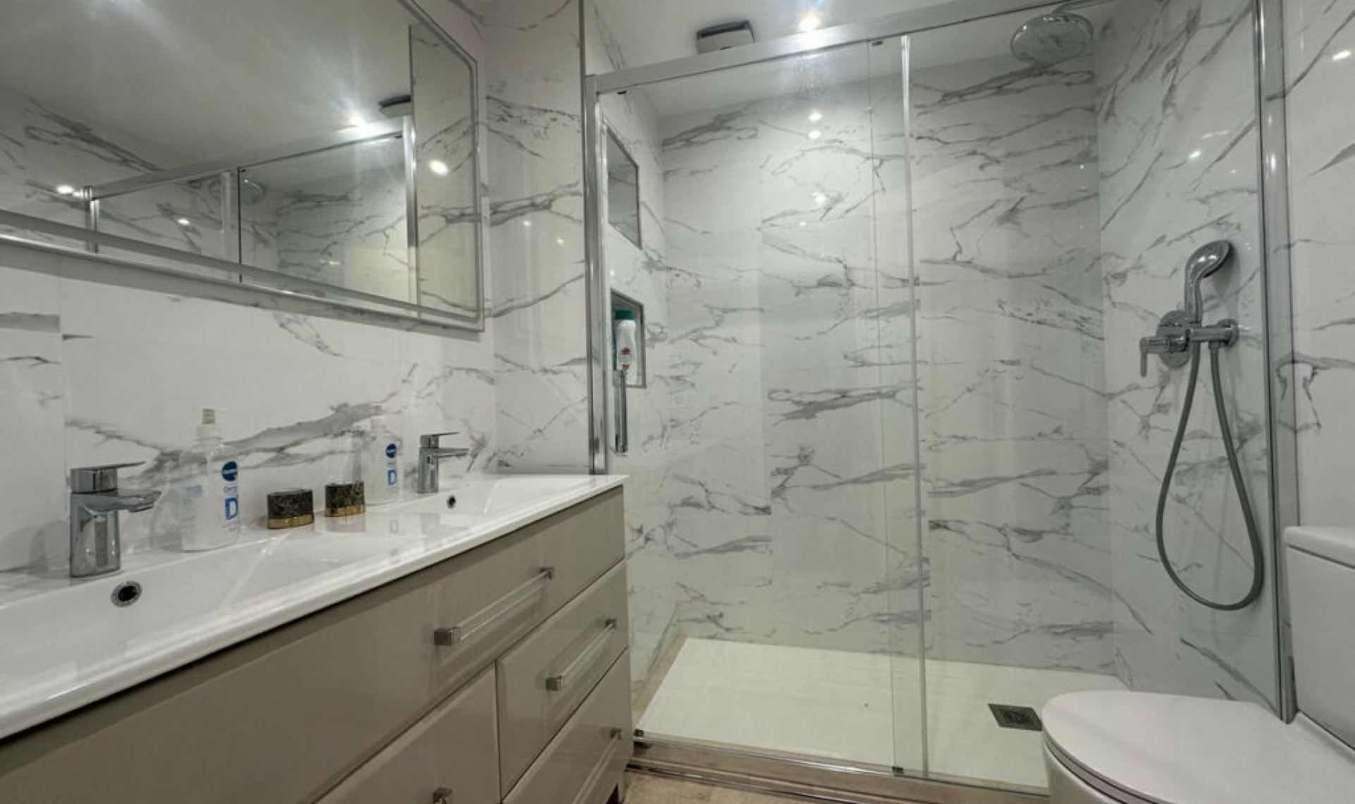 Resale - House -
Marbella