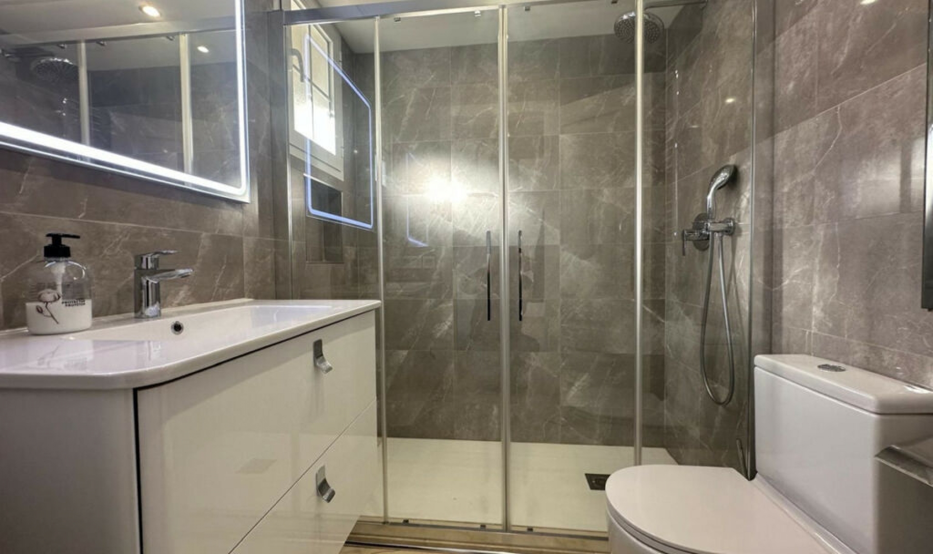 Resale - House -
Marbella