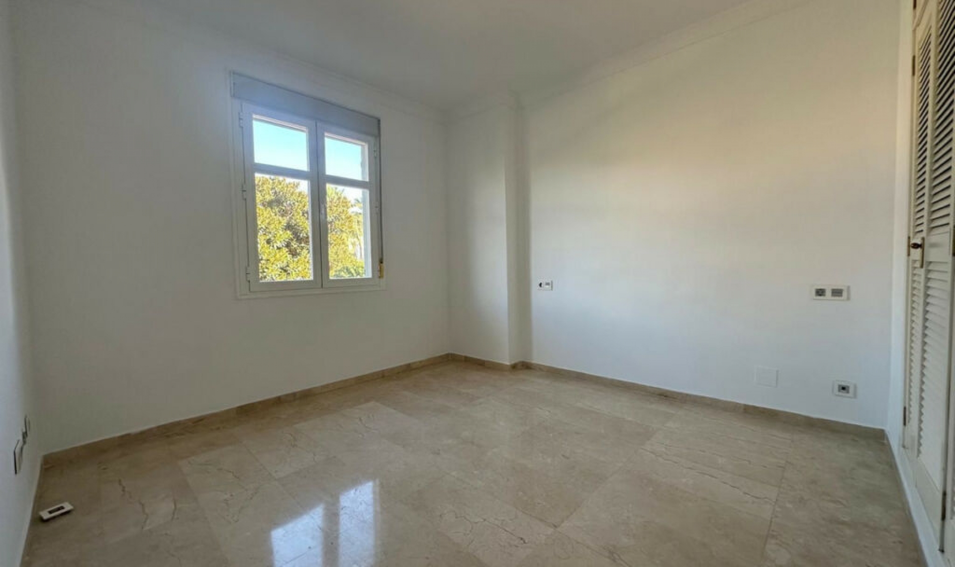 Resale - House -
Marbella