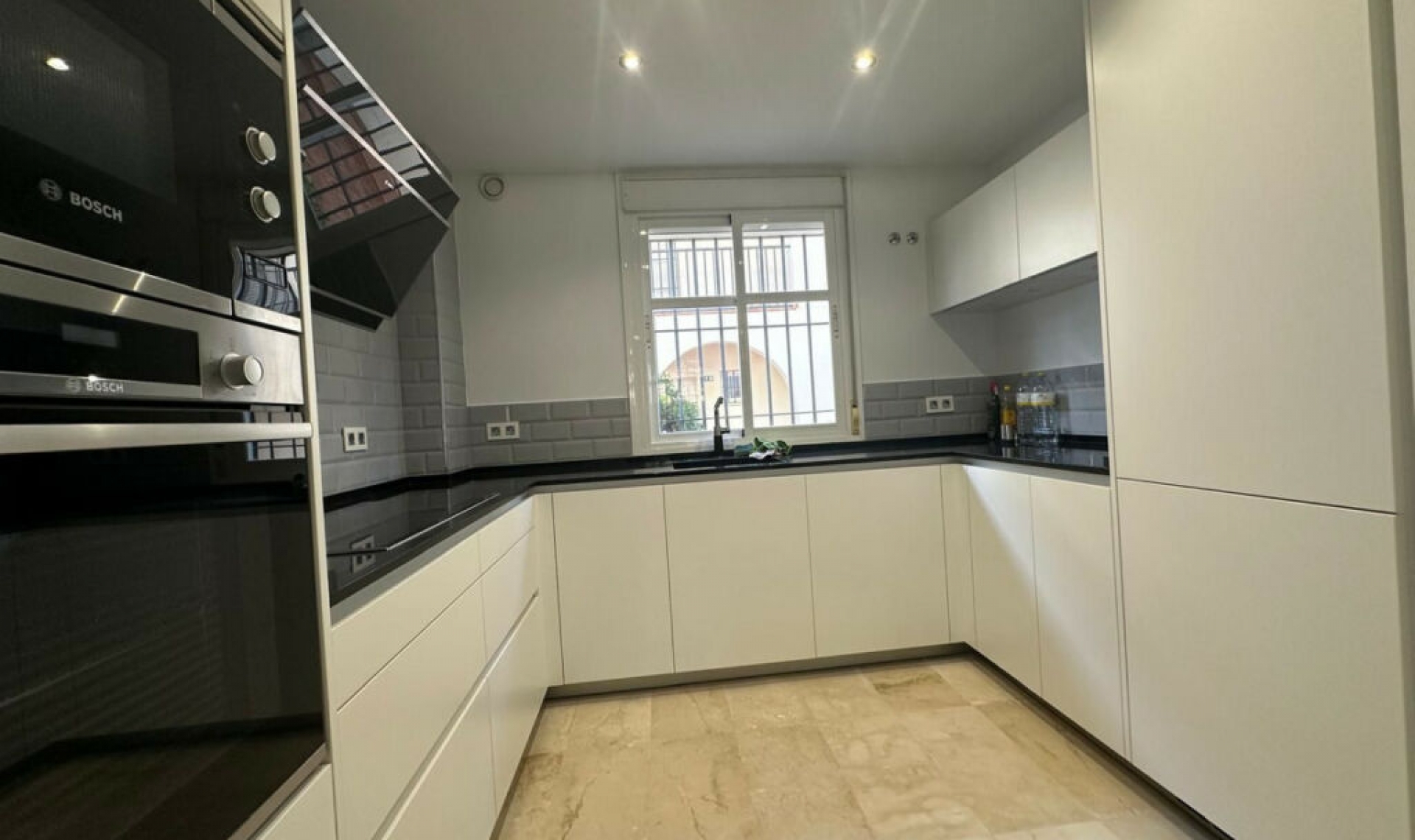 Resale - House -
Marbella