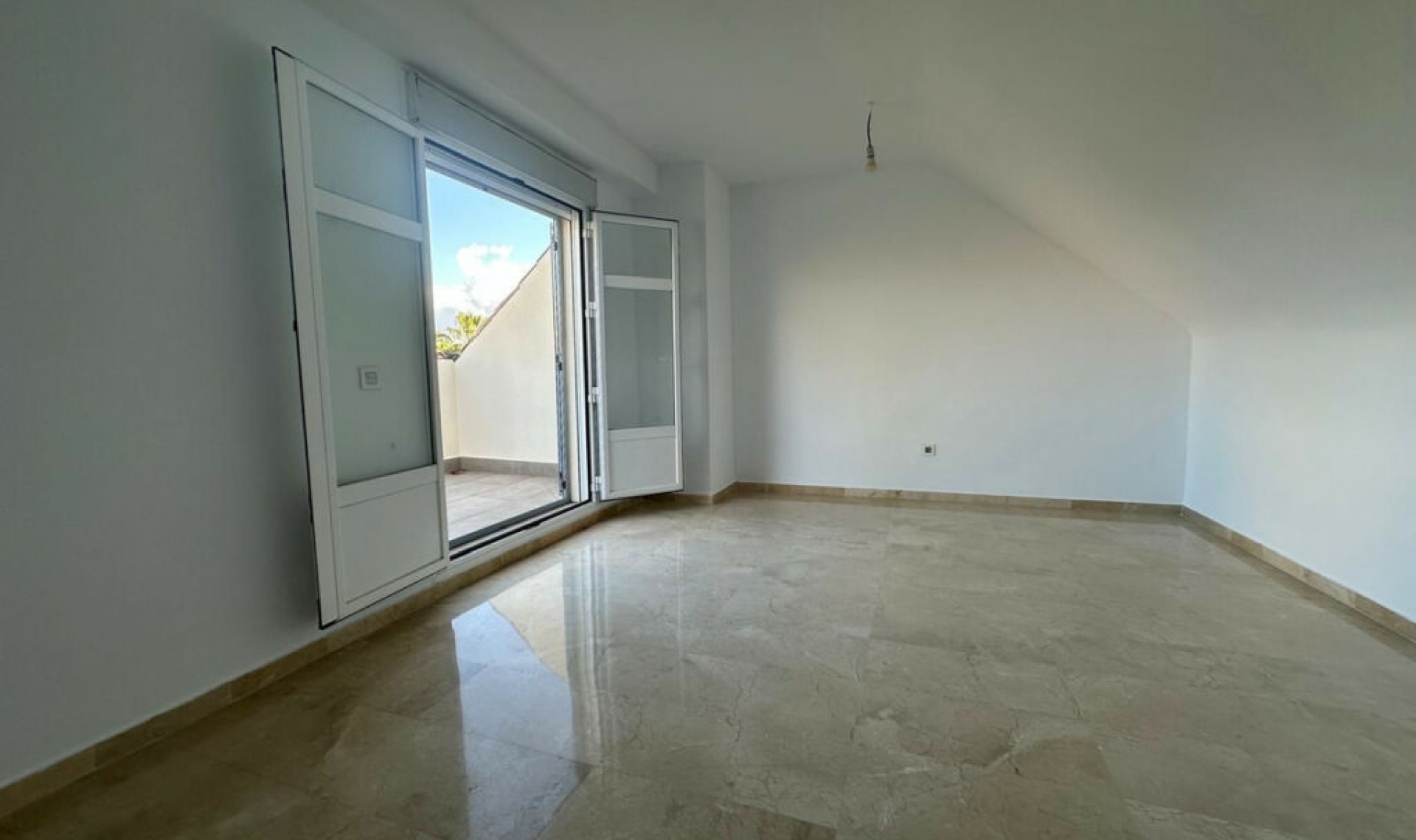 Resale - House -
Marbella