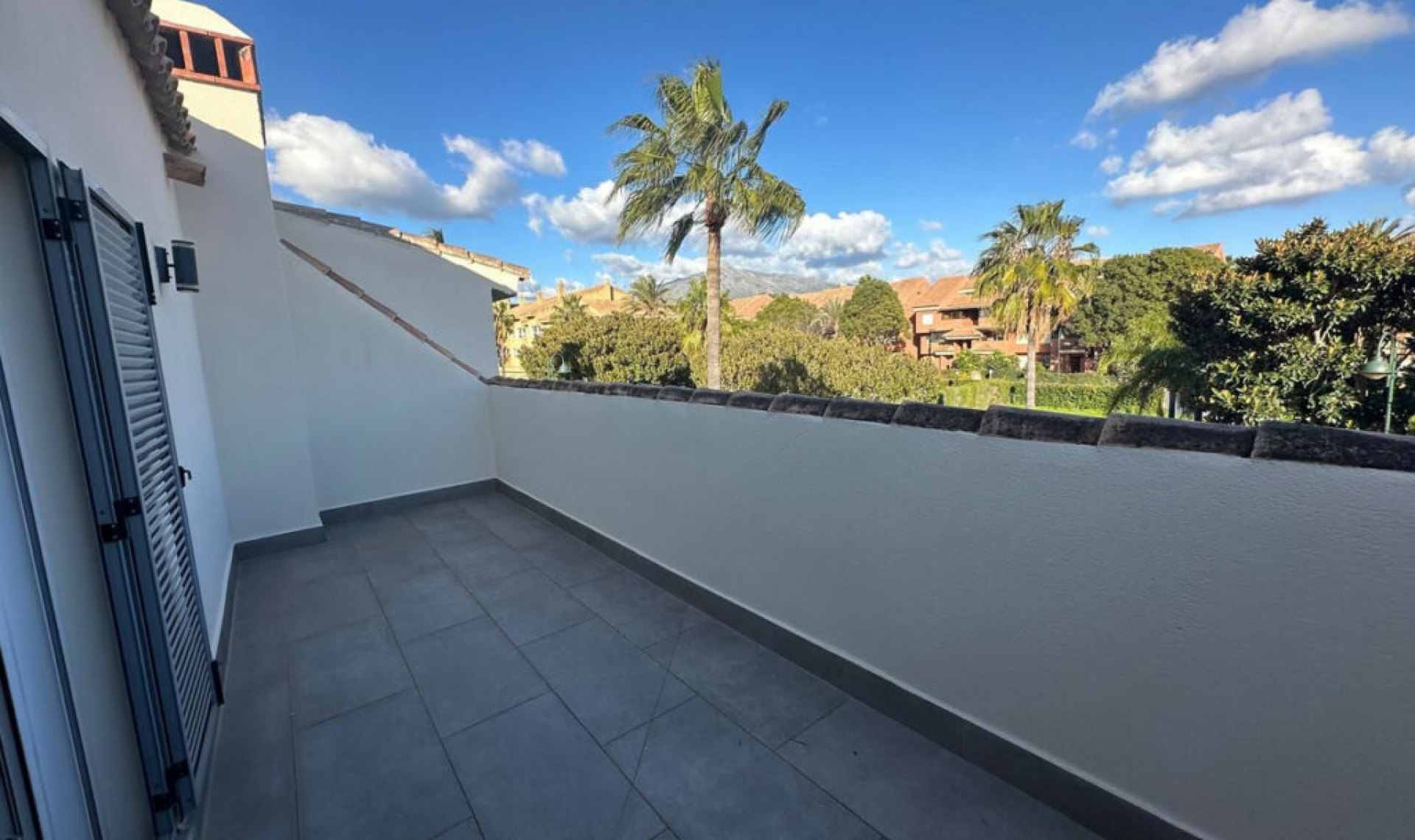 Resale - House -
Marbella