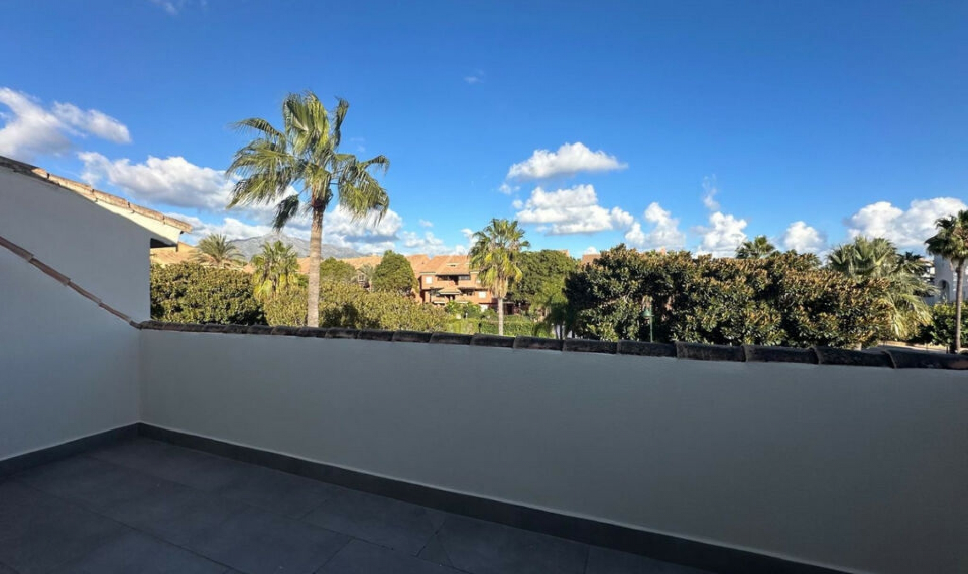 Resale - House -
Marbella