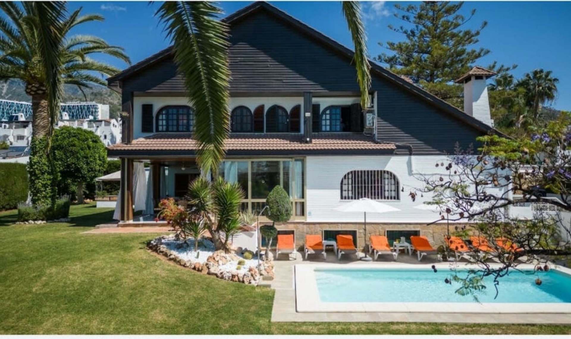 Resale - House -
Marbella