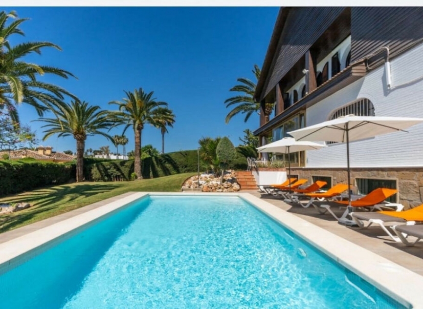 Resale - House -
Marbella