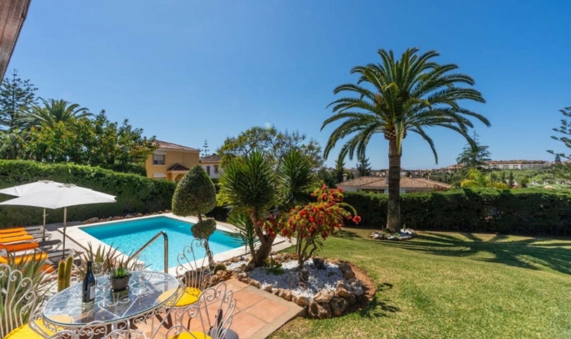 Resale - House -
Marbella