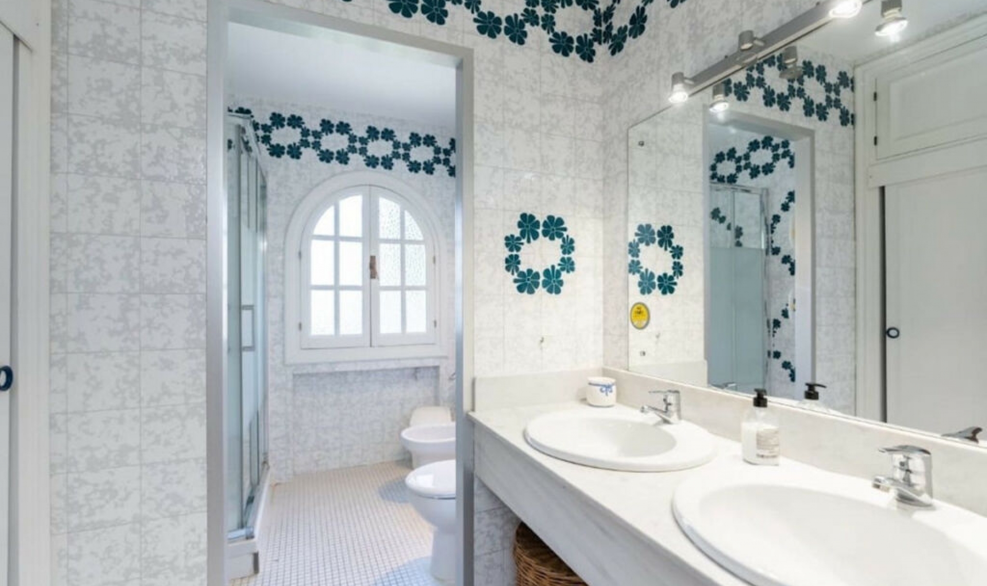 Resale - House -
Marbella