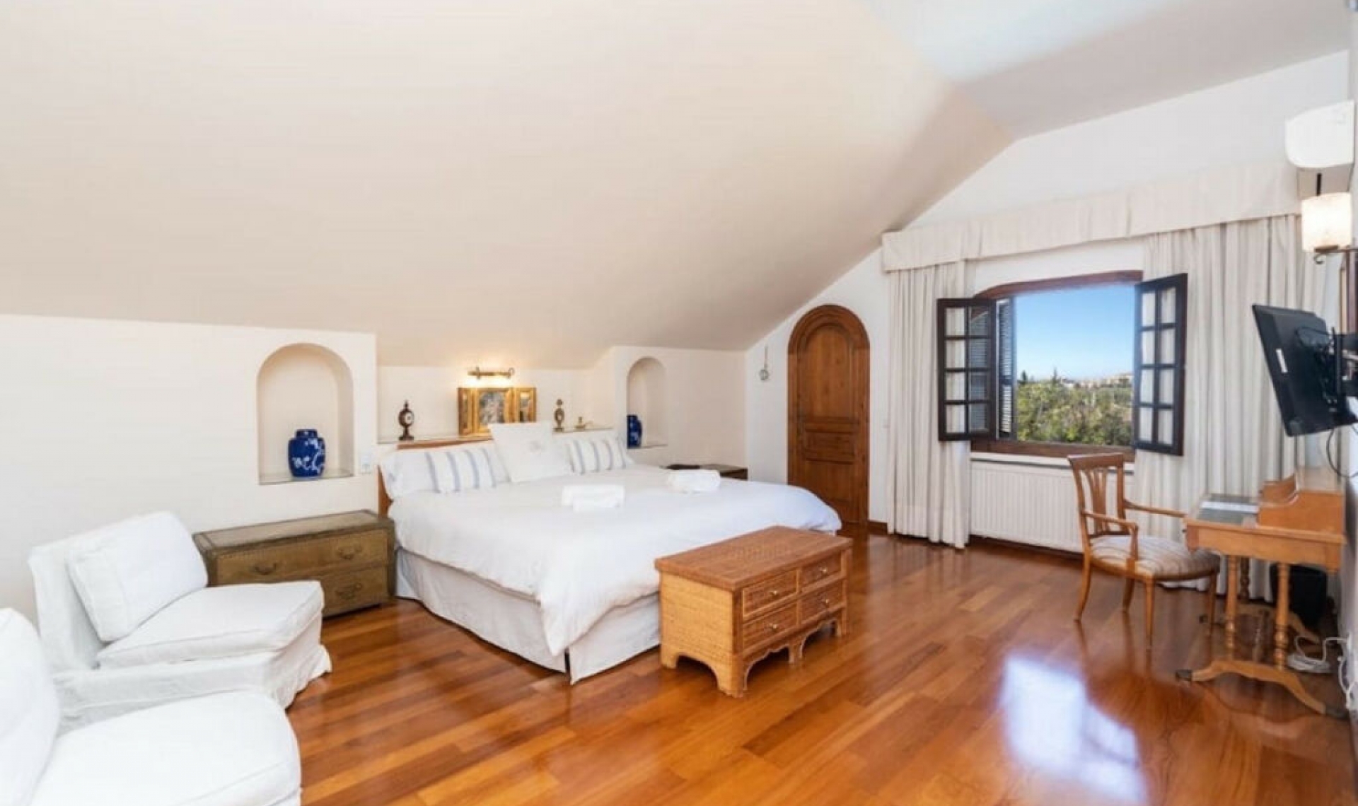 Resale - House -
Marbella