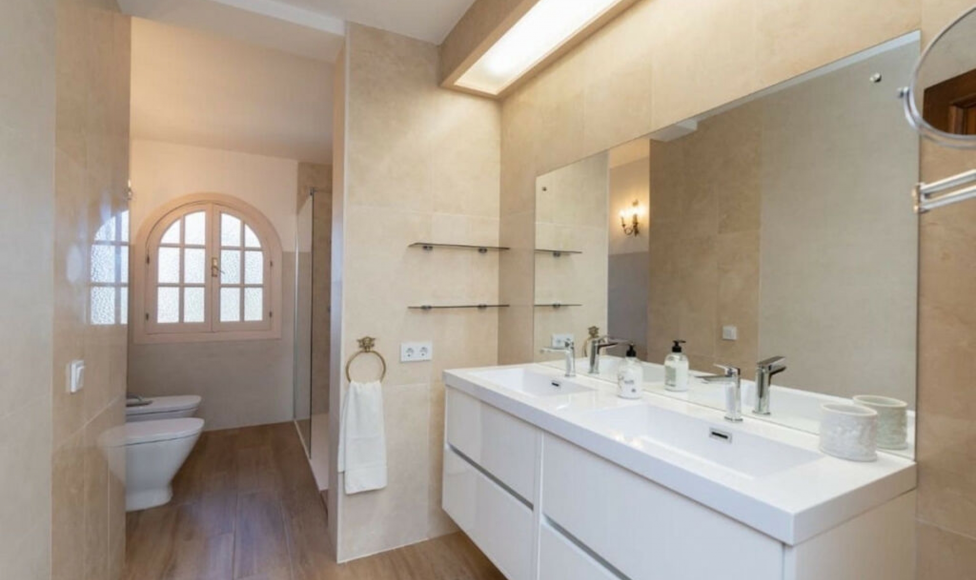 Resale - House -
Marbella