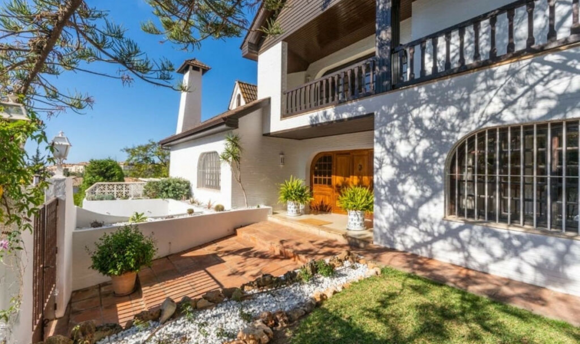 Resale - House -
Marbella