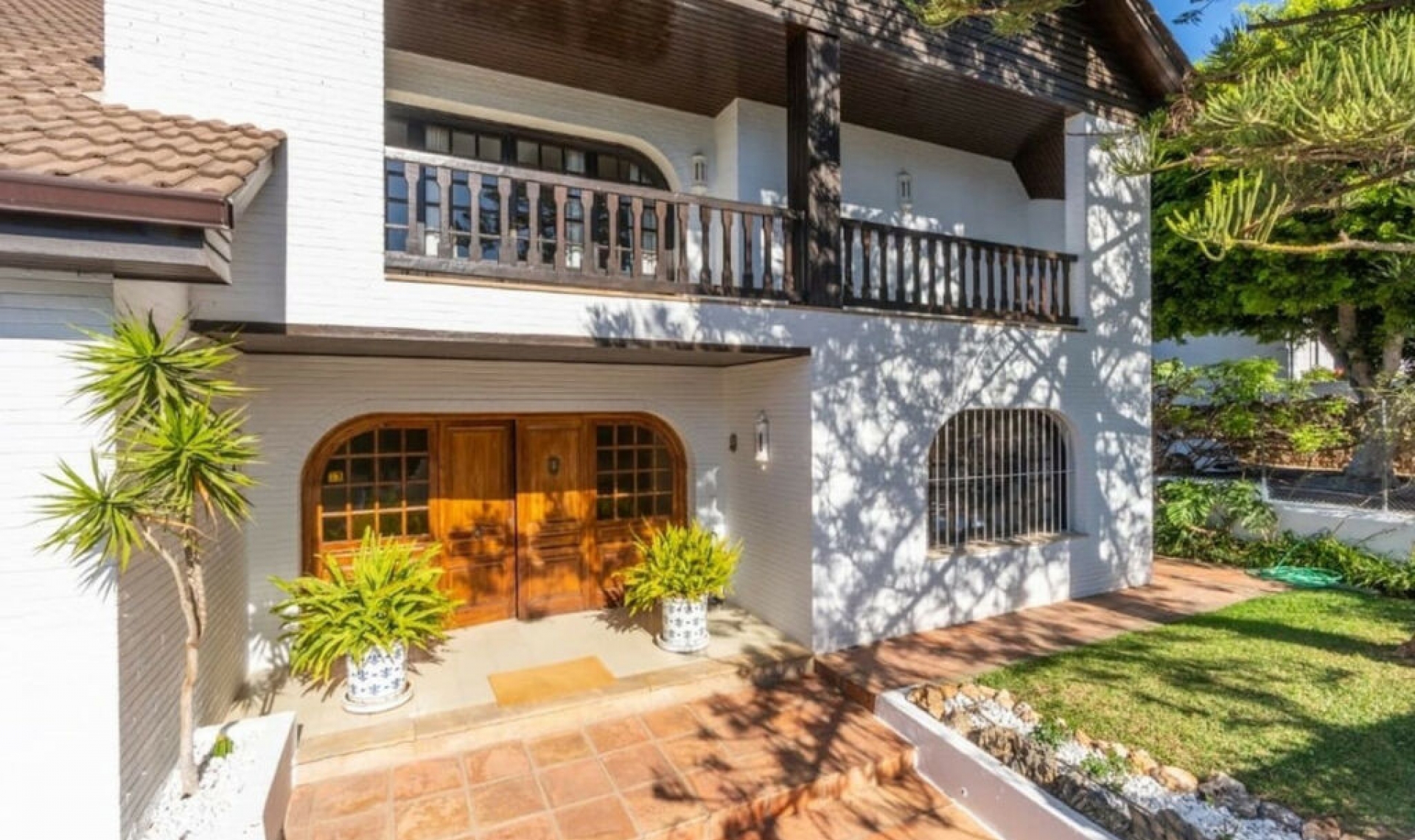 Resale - House -
Marbella