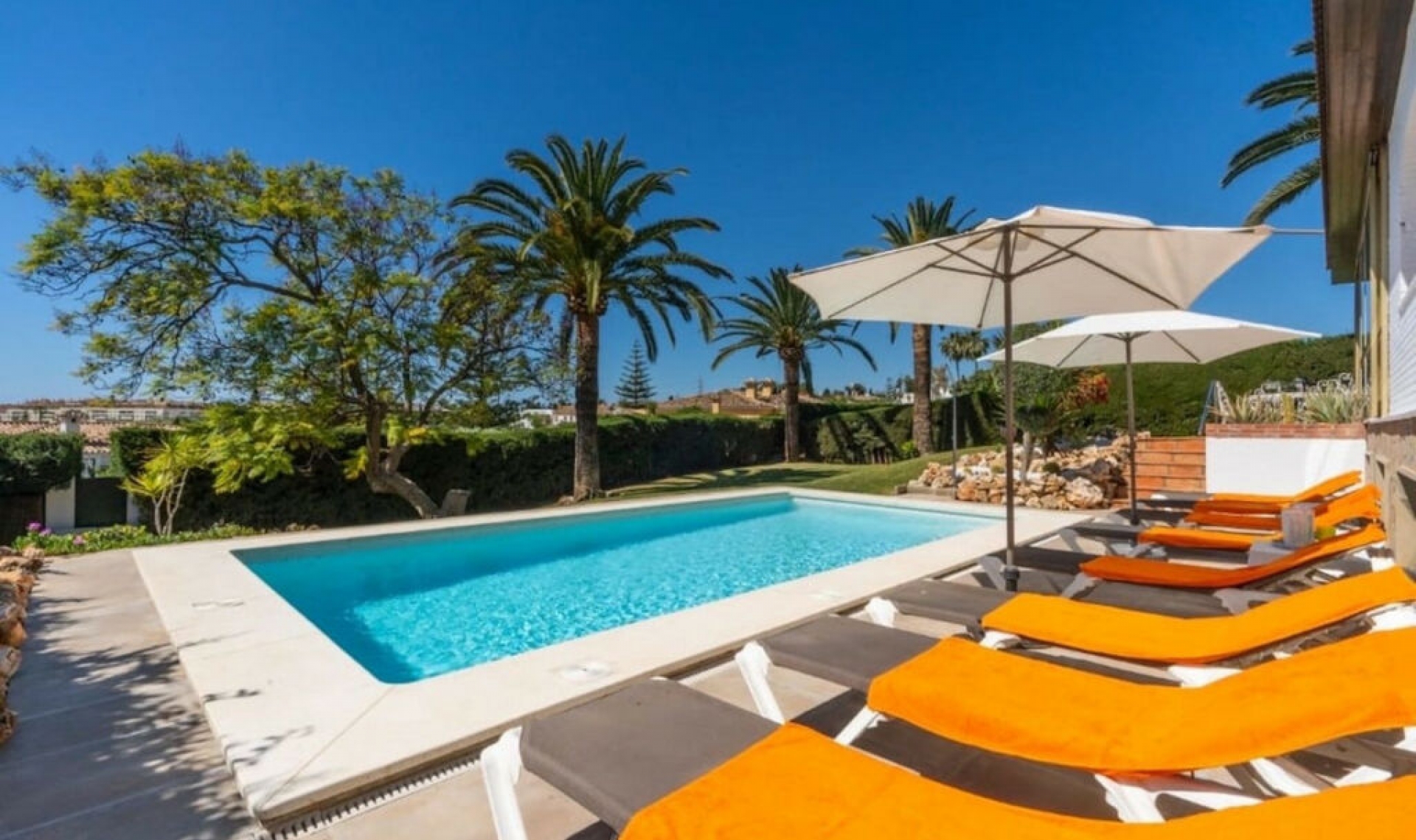 Resale - House -
Marbella
