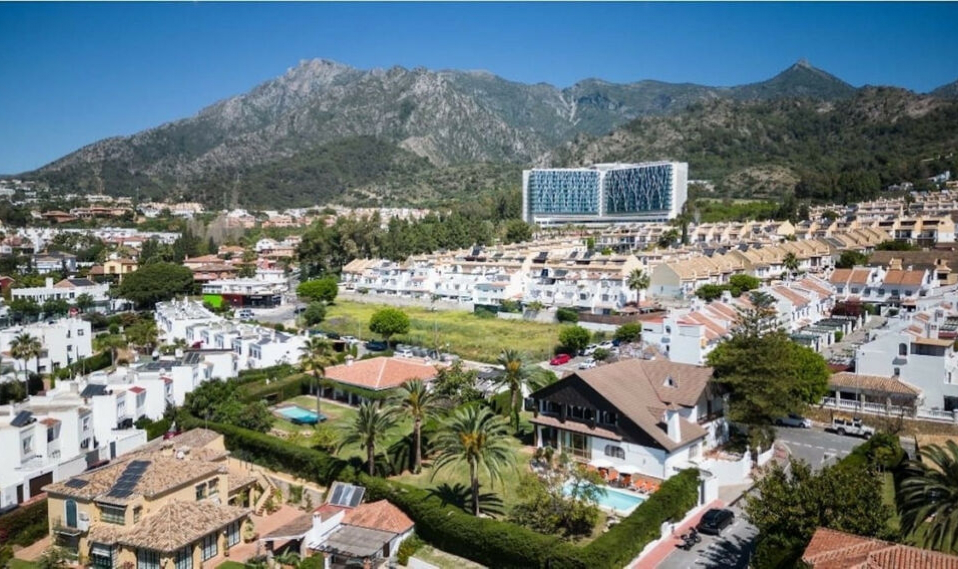 Resale - House -
Marbella