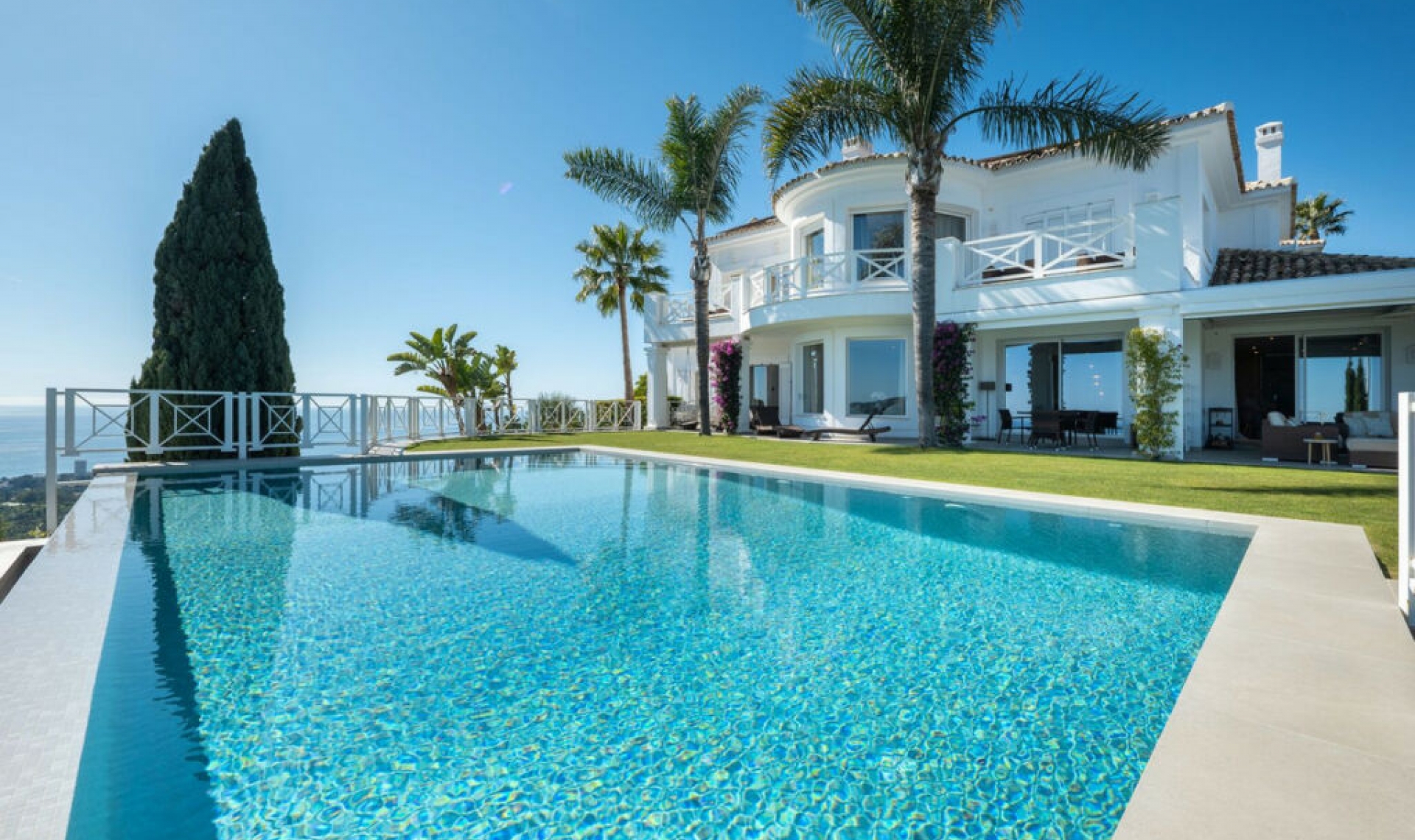Resale - House -
Marbella