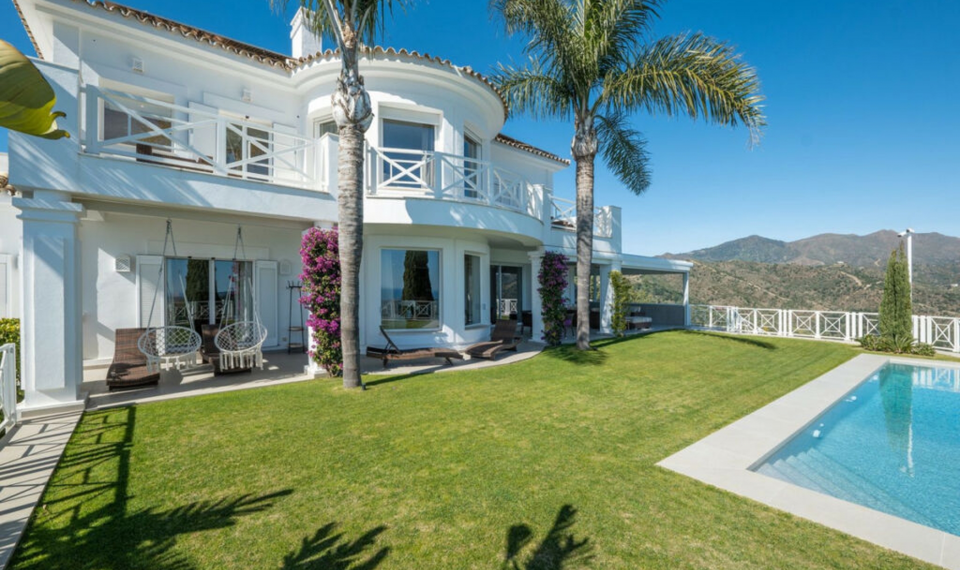 Resale - House -
Marbella