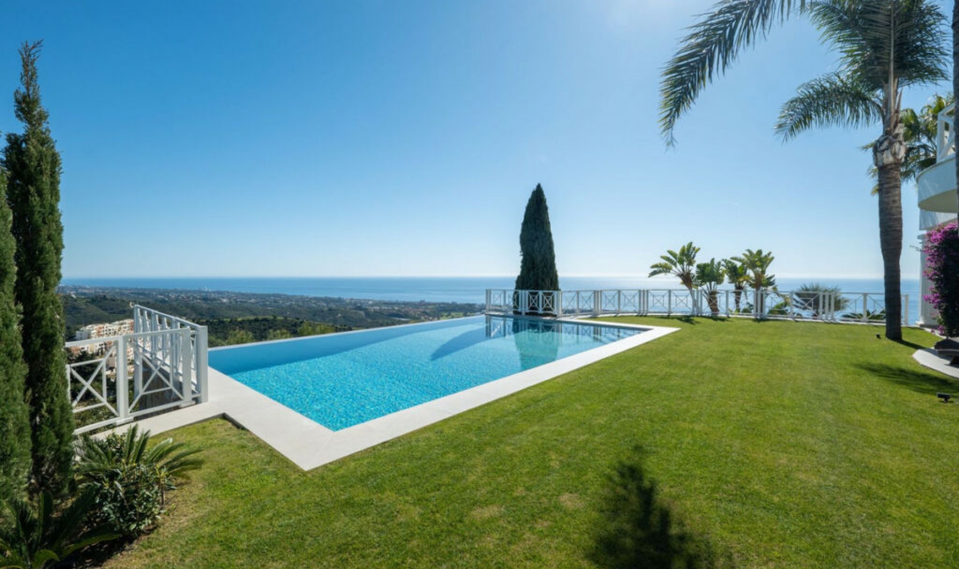 Resale - House -
Marbella