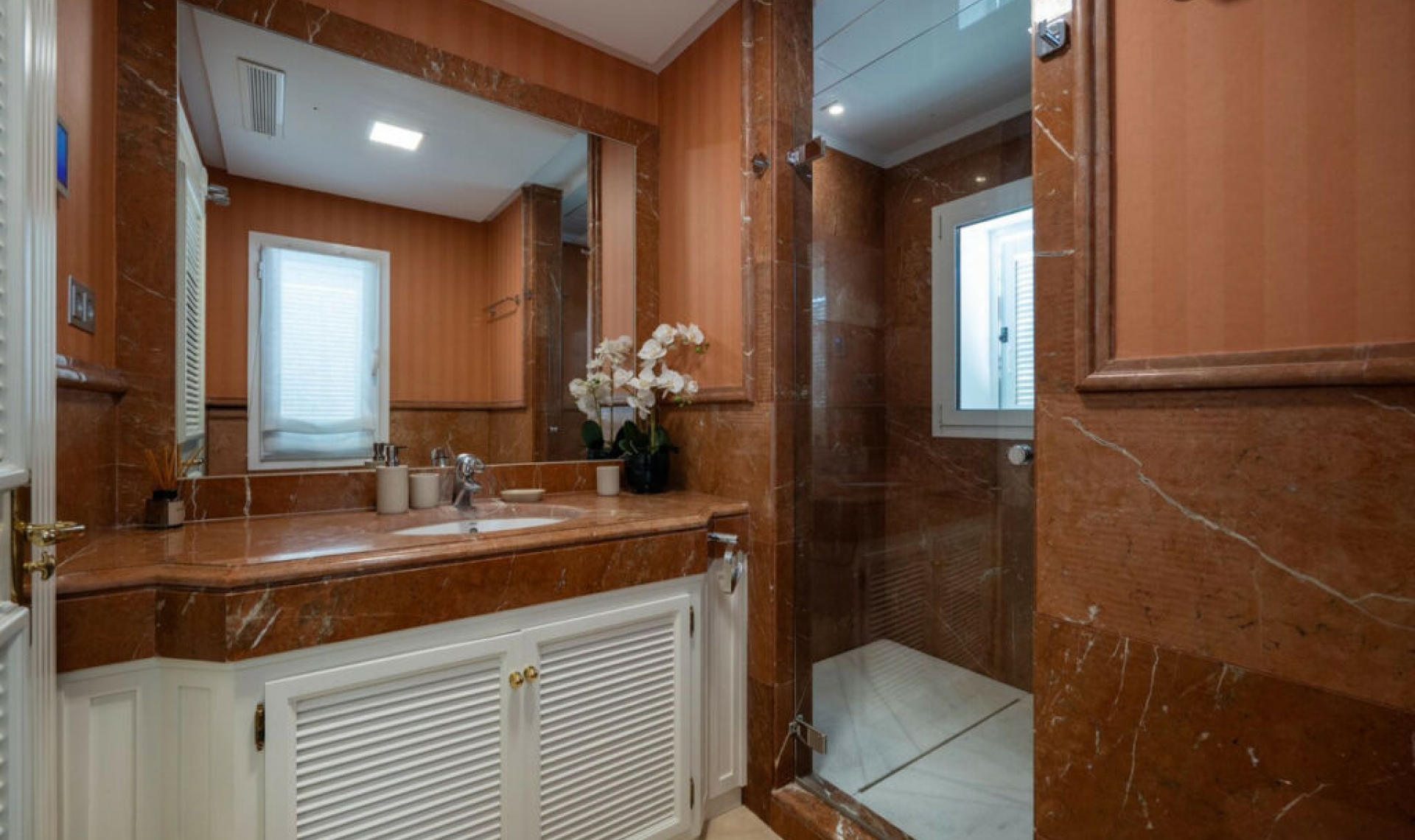 Resale - House -
Marbella