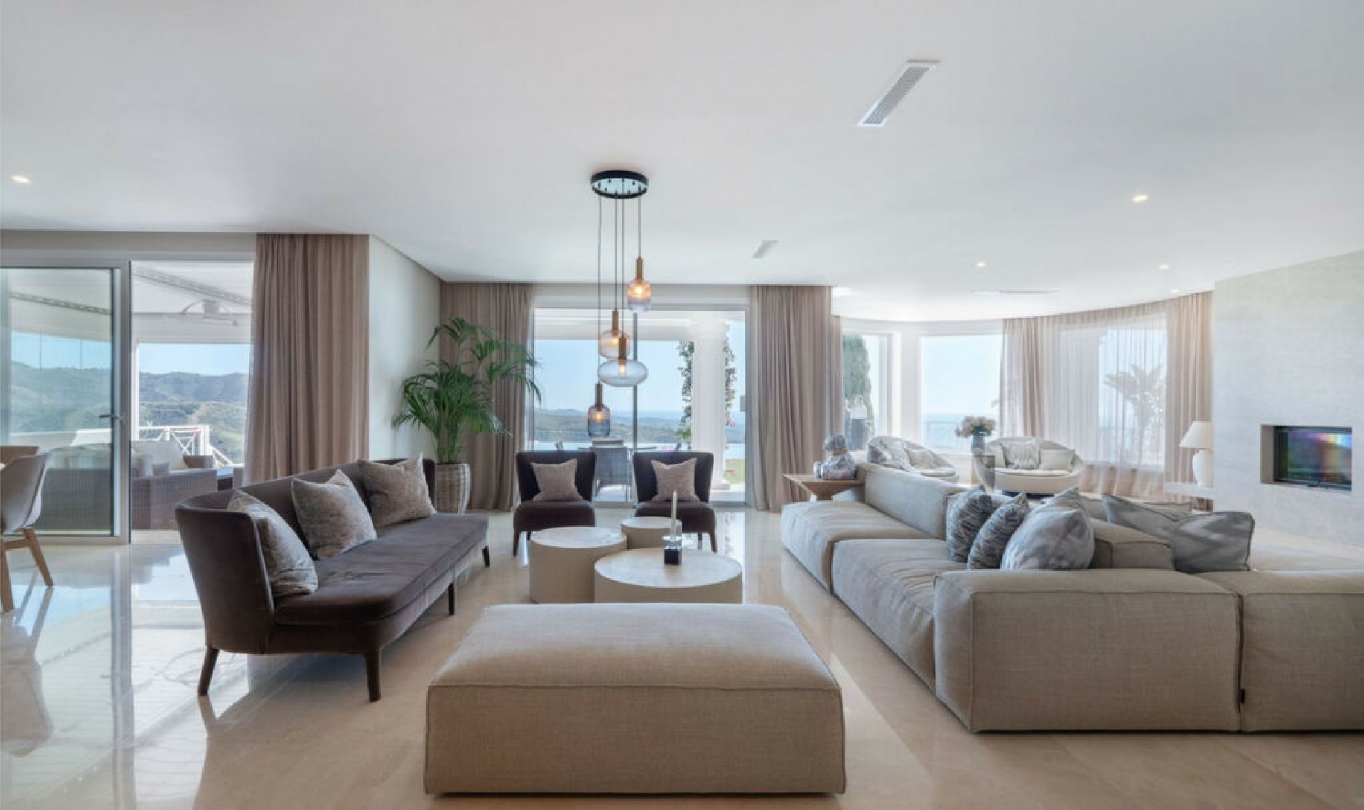 Resale - House -
Marbella