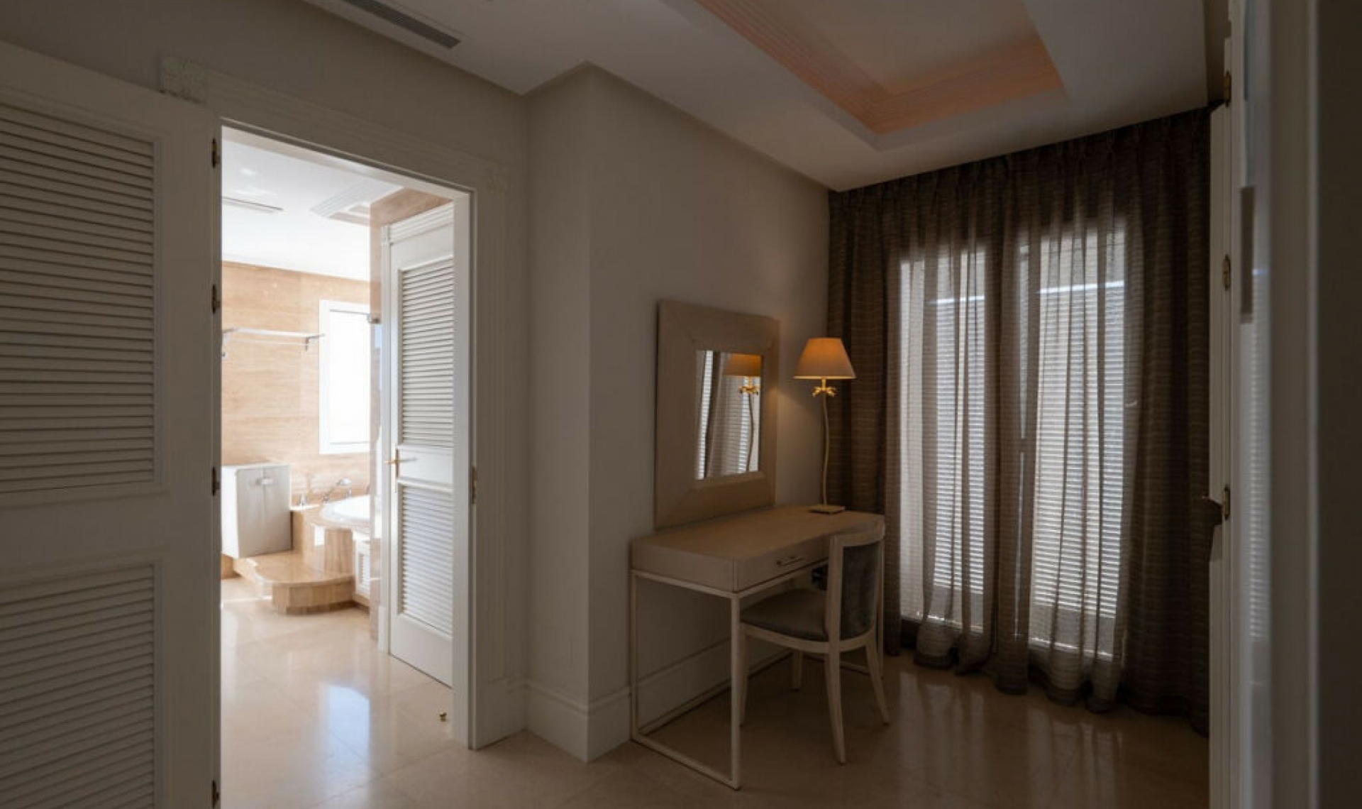 Resale - House -
Marbella