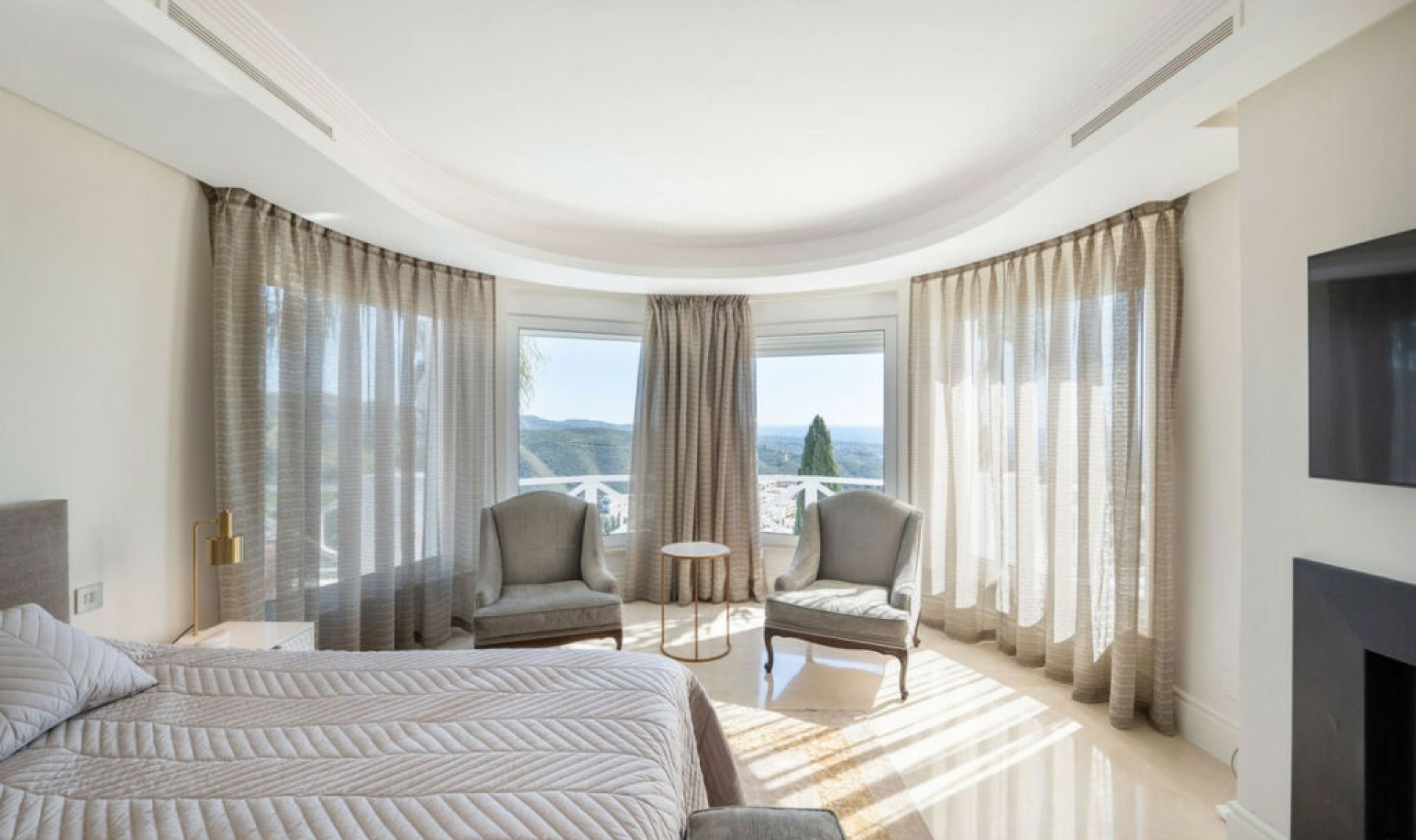 Resale - House -
Marbella