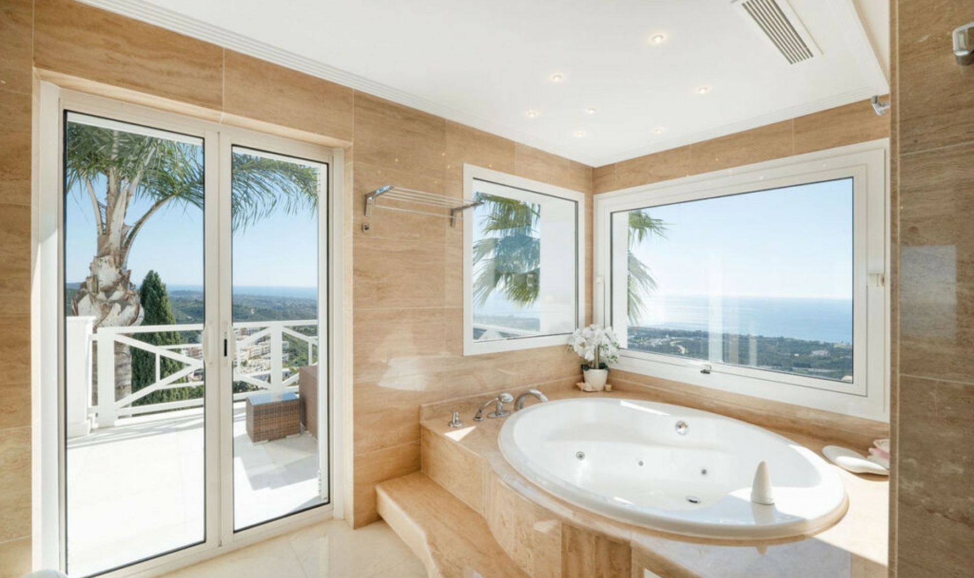 Resale - House -
Marbella