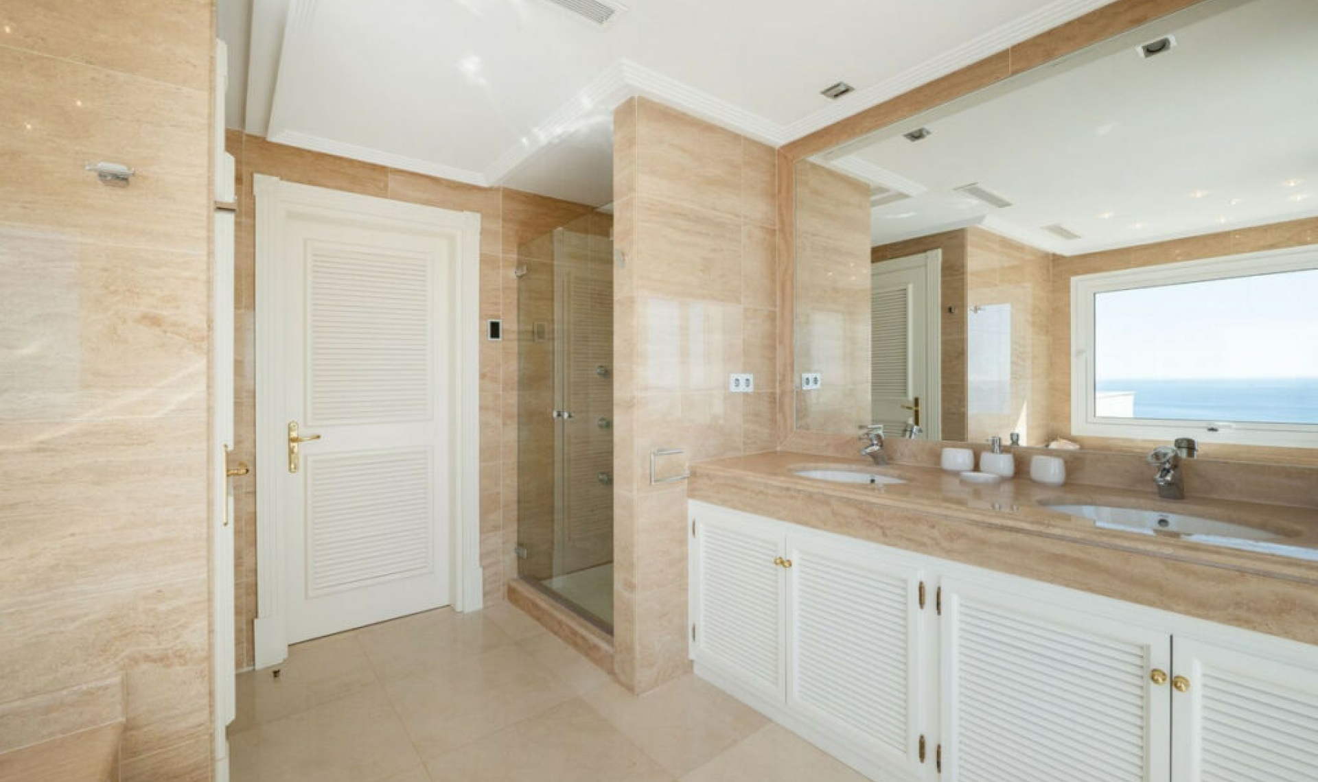 Resale - House -
Marbella