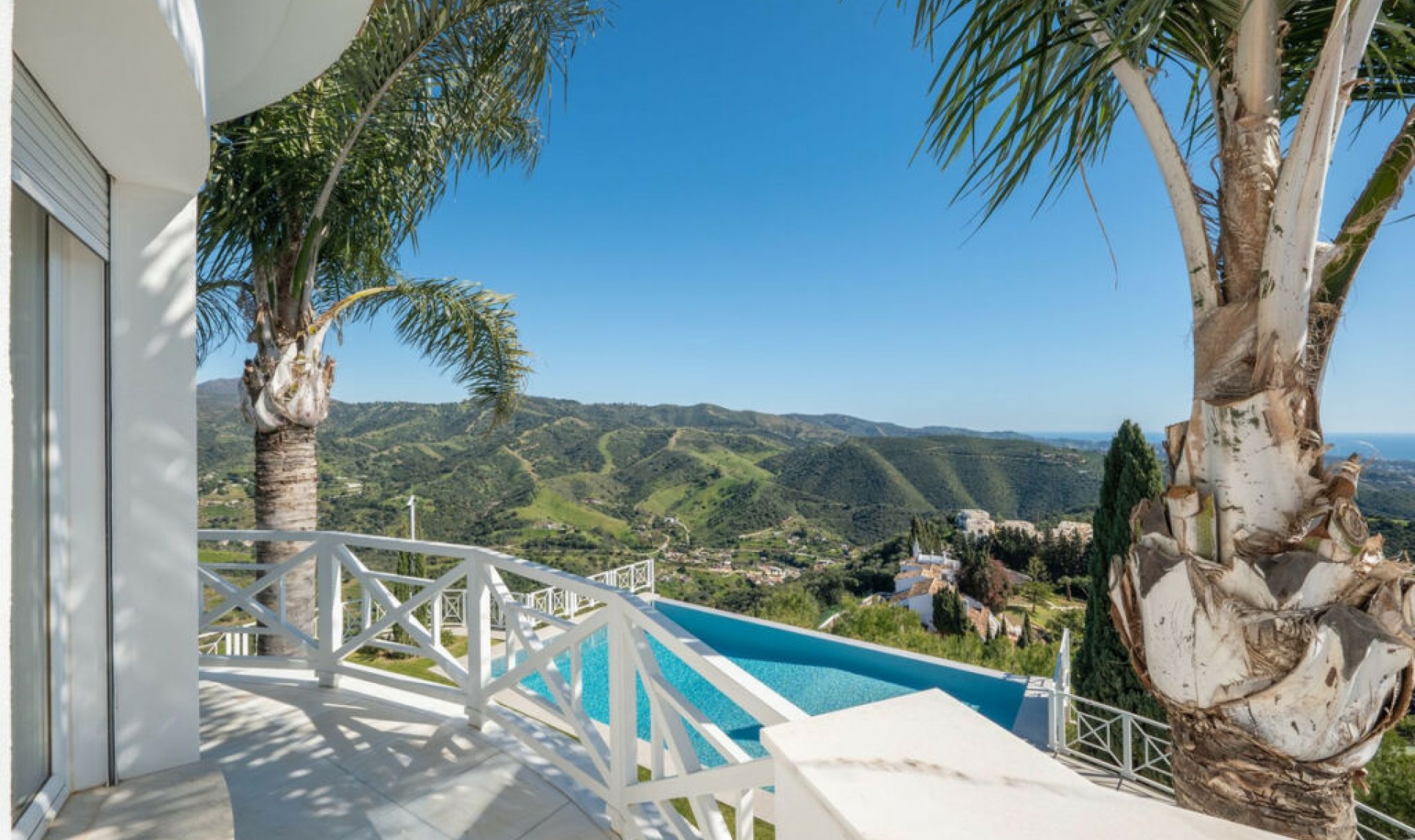 Resale - House -
Marbella