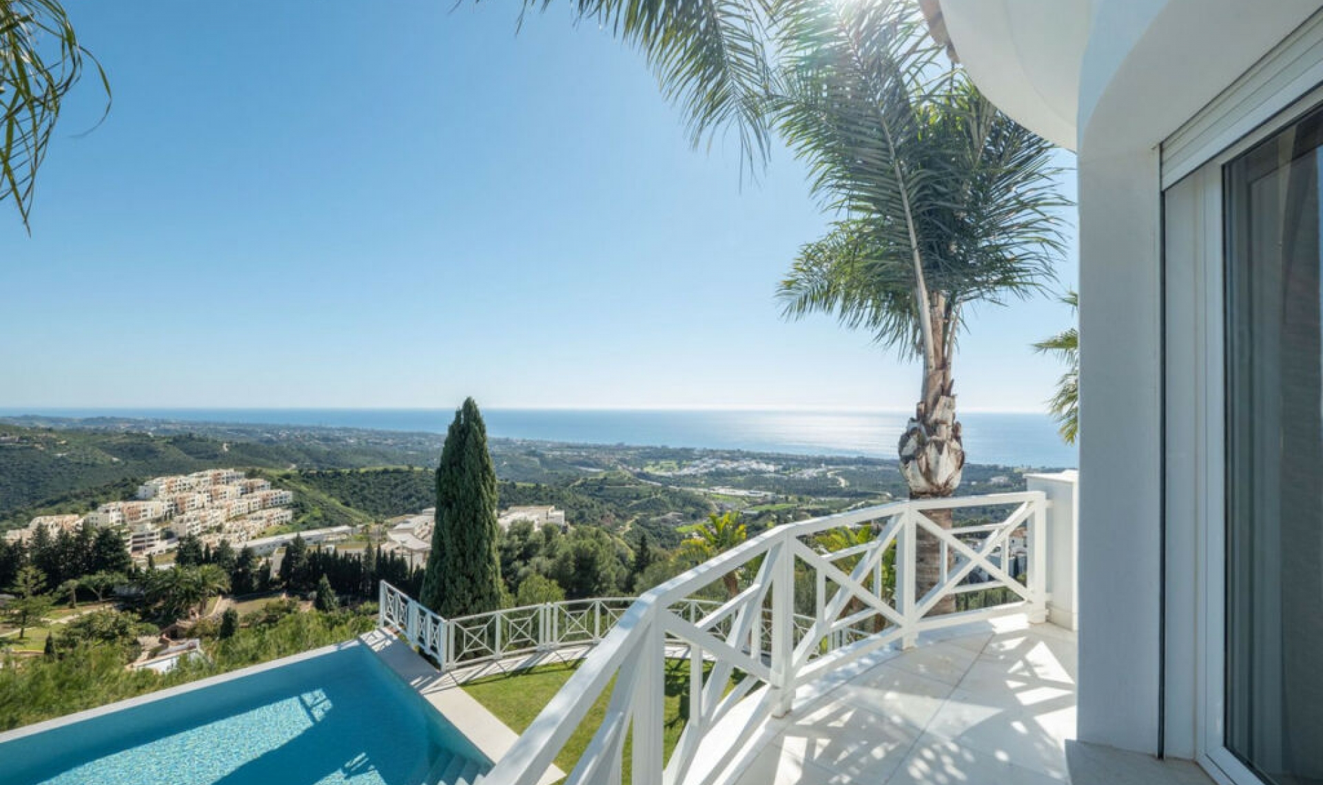 Resale - House -
Marbella
