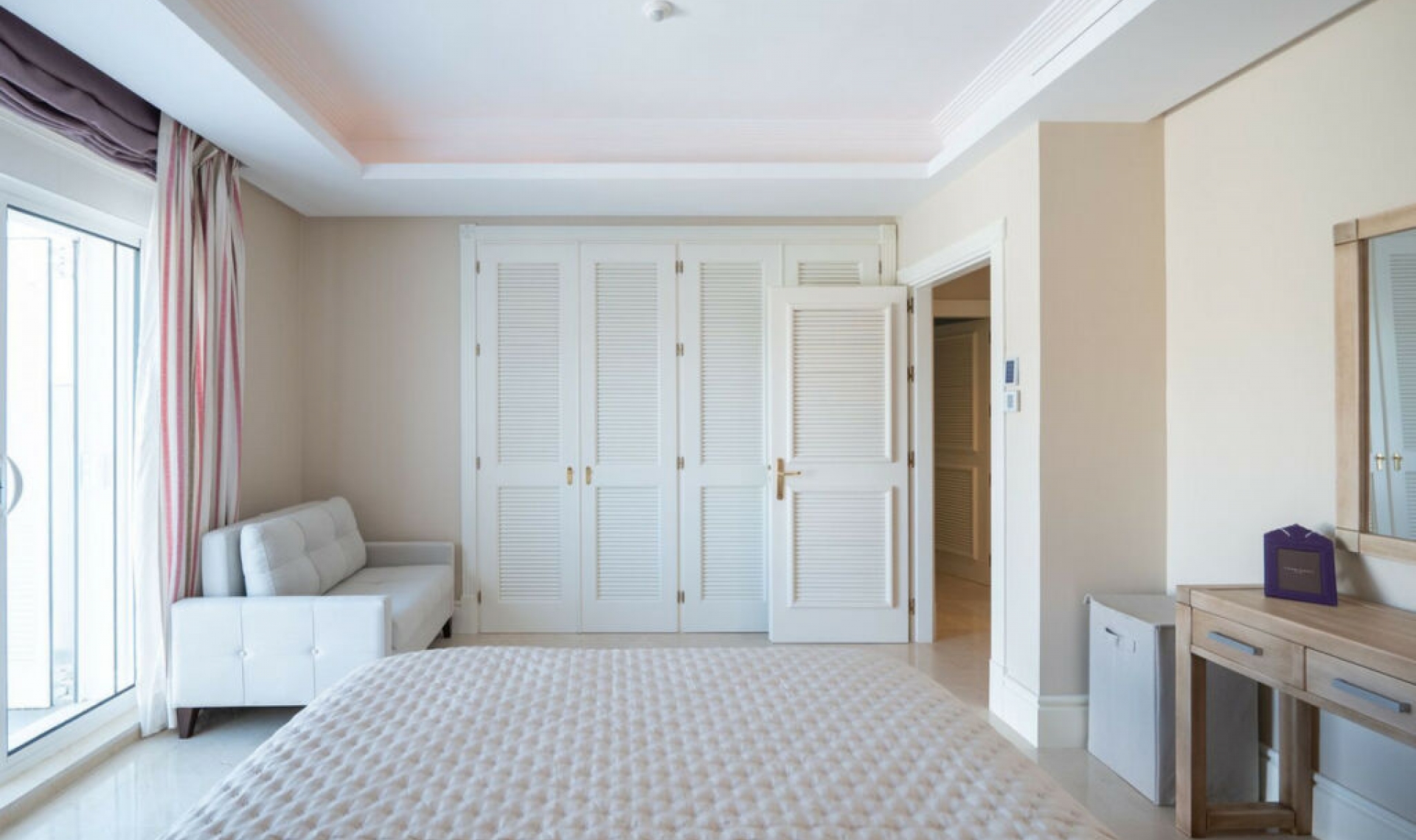 Resale - House -
Marbella