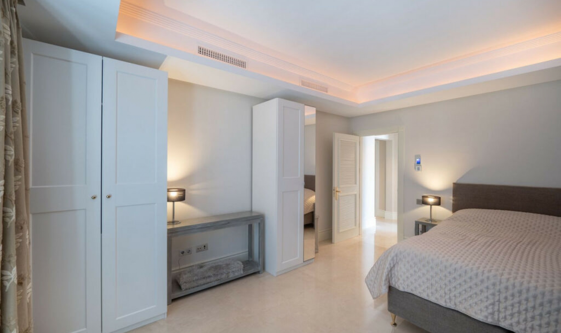 Resale - House -
Marbella